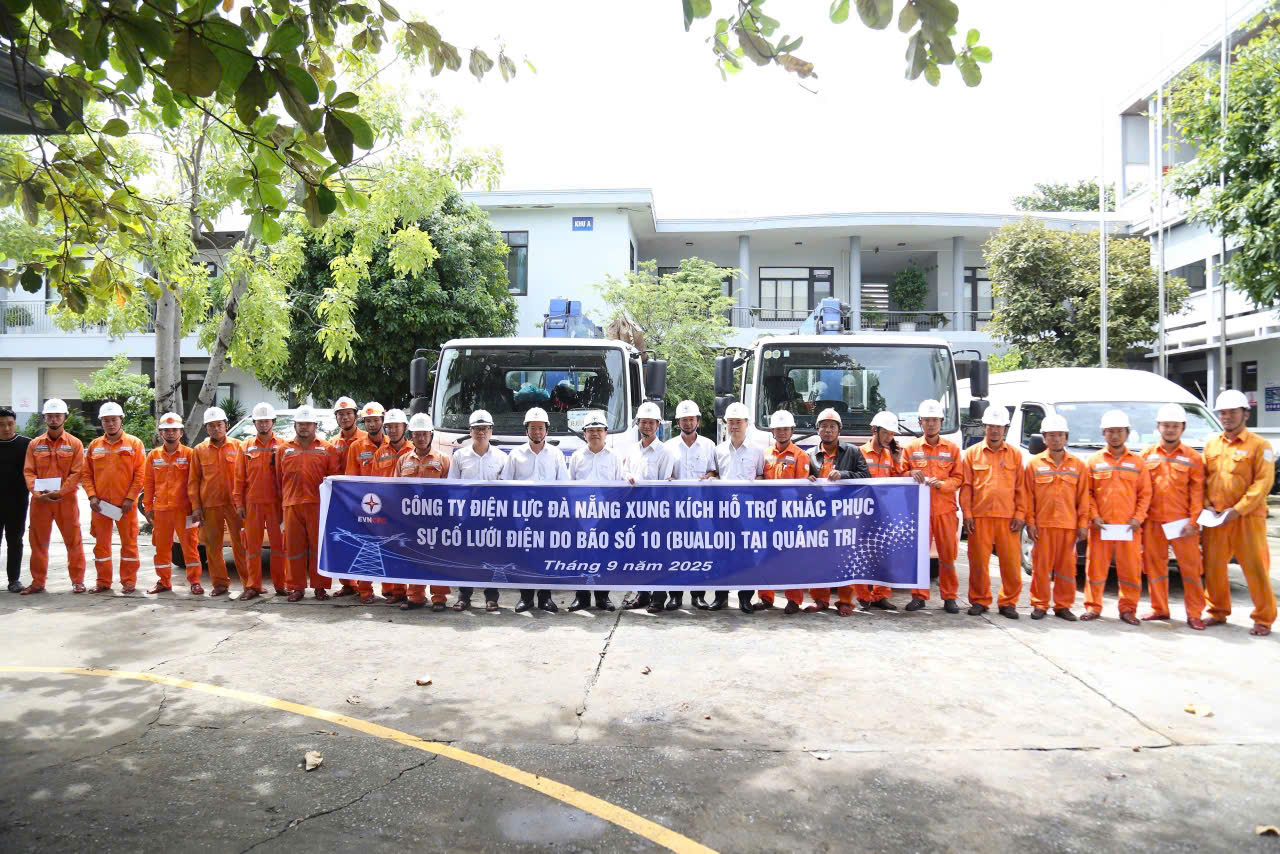 EVNCPC huy động gần 350 nh&acirc;n lực hỗ trợ Quảng Trị v&agrave; H&agrave; Tĩnh sau b&atilde;o số 10- Ảnh 5.
