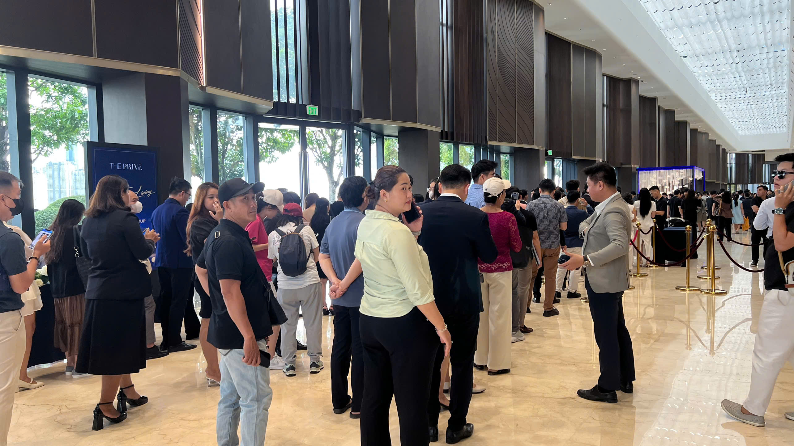 Ph&iacute;a sau những m&agrave;n gi&agrave;nh quyền mua căn hộ - Ảnh 1.