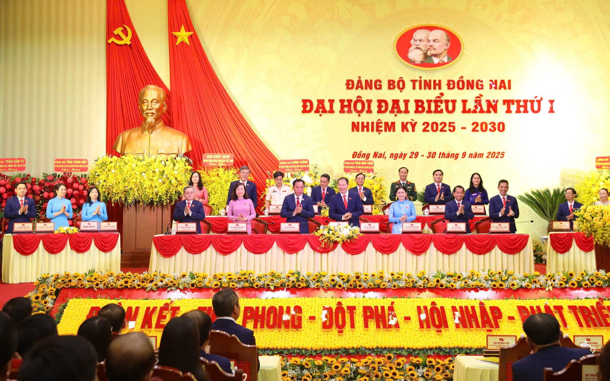 Hình ảnh khai mạc Đại hội Đại biểu Đảng bộ tỉnh Đồng Nai lần thứ I, nhiệm kỳ 2025-2030