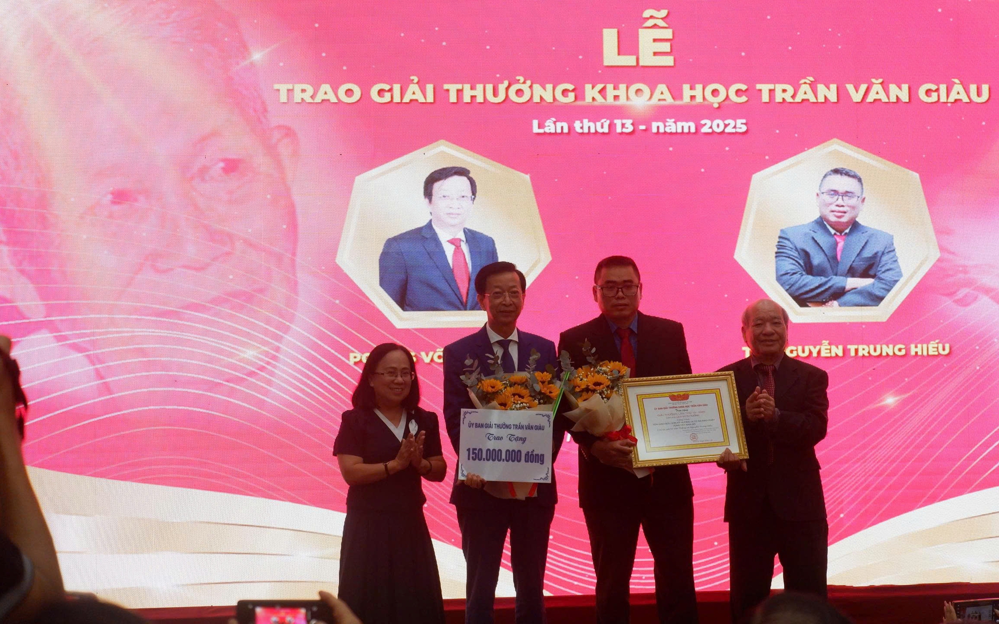 Trao Giải thưởng khoa học Trần Văn Giàu lần thứ 13