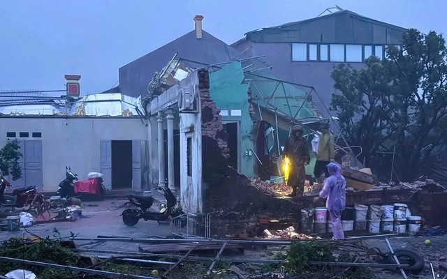 Thiệt hại do bão số 10: 4 người thương vong, 21 người mất tích, hàng trăm ngôi nhà tốc mái