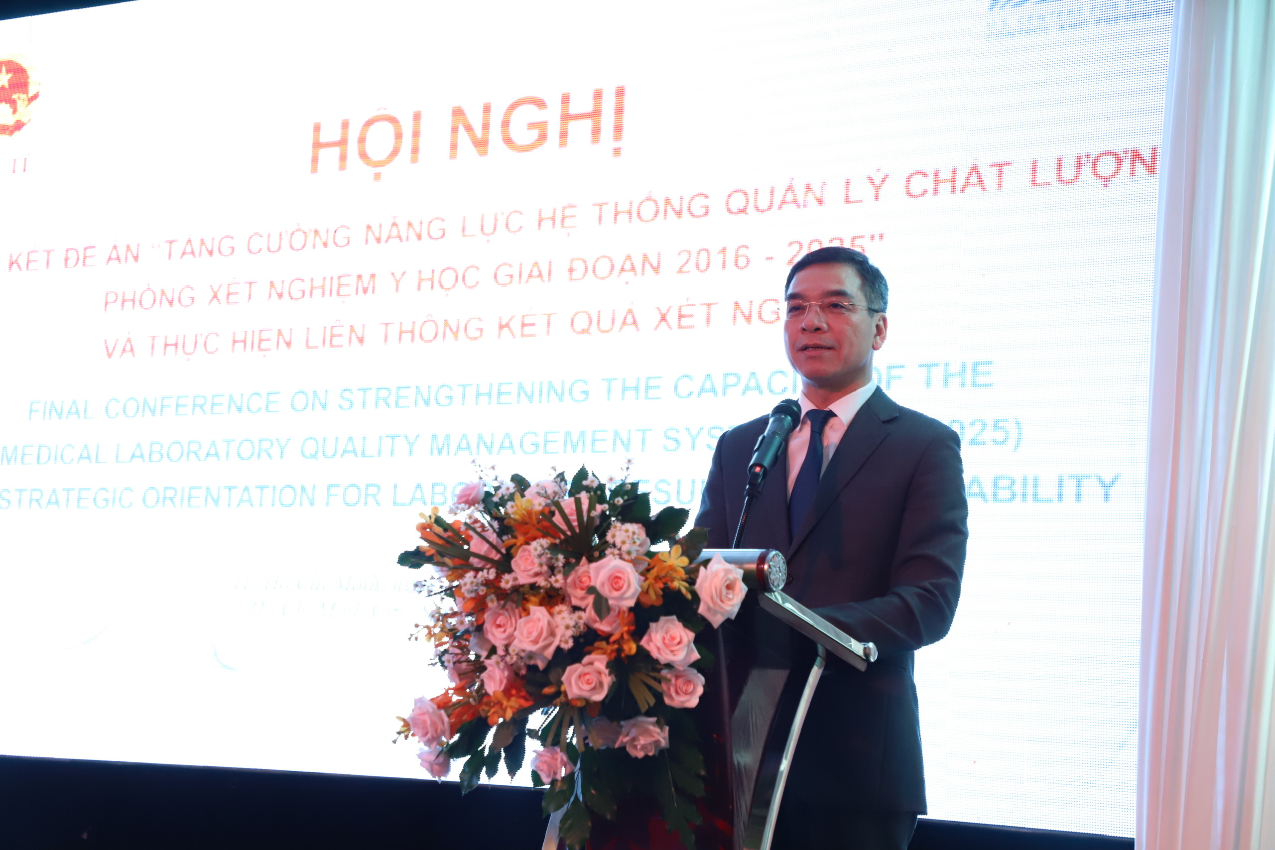 Chi ph&iacute; x&eacute;t nghiệm, cận l&acirc;m s&agrave;ng tại Việt Nam chiếm 30.000 tỉ đồng/ năm - Ảnh 1.