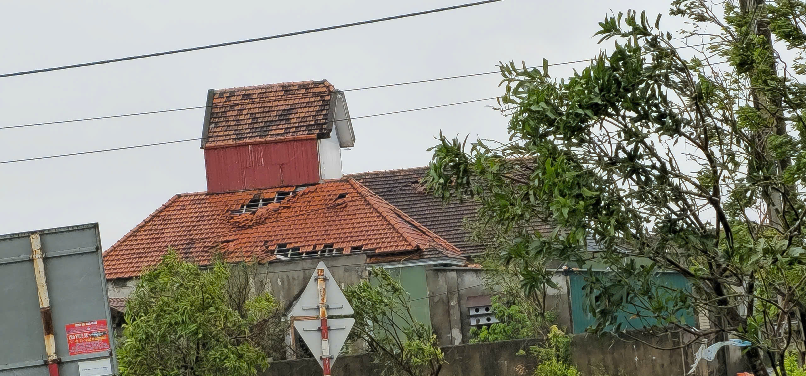 Hà Tĩnh: Ngỗn ngang sau bão số 10- Ảnh 3.