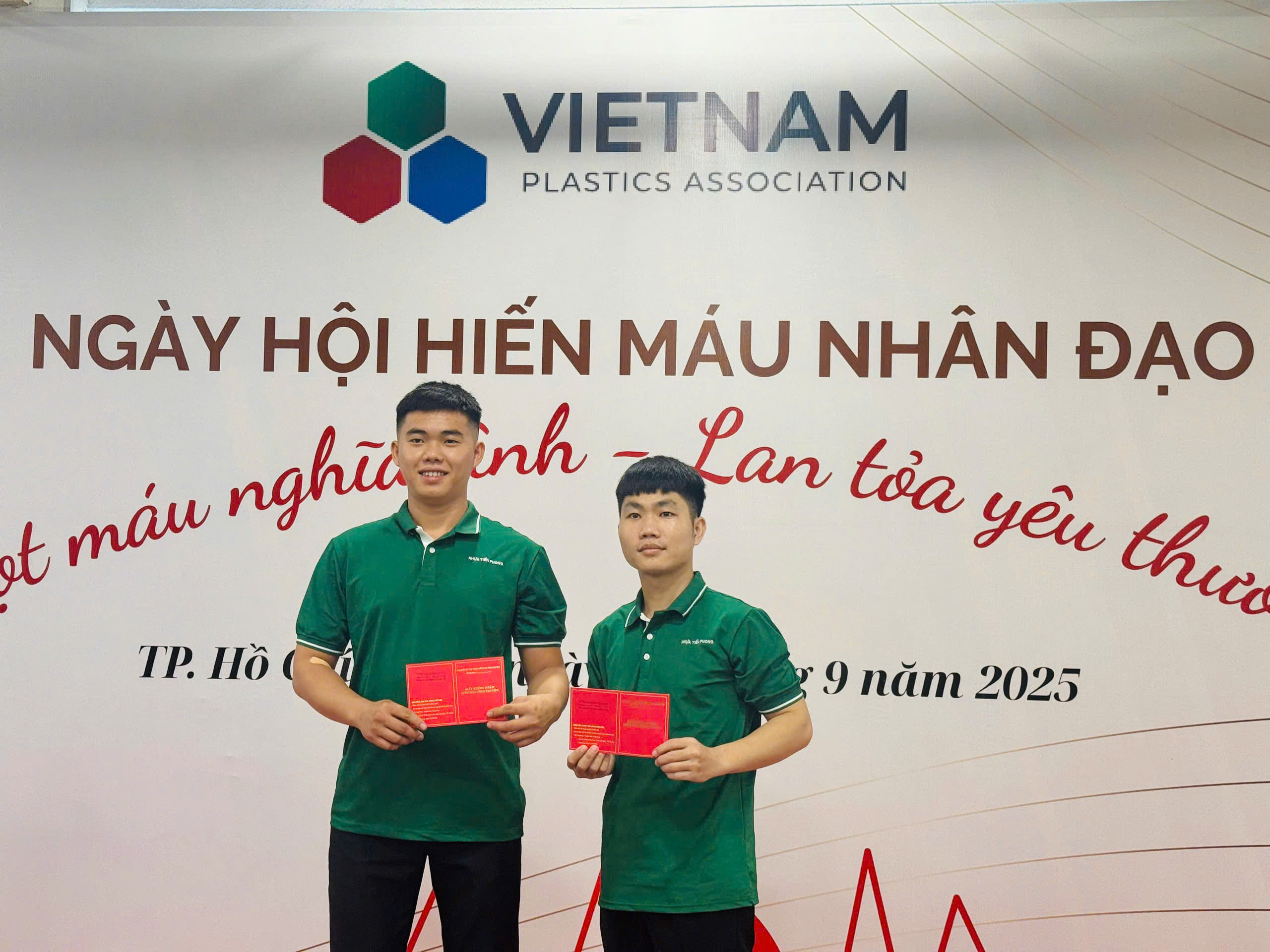 300 CB-NV hiến m&aacute;u kỷ niệm 35 năm th&agrave;nh lập Hiệp hội Nhựa Việt Nam - Ảnh 2.