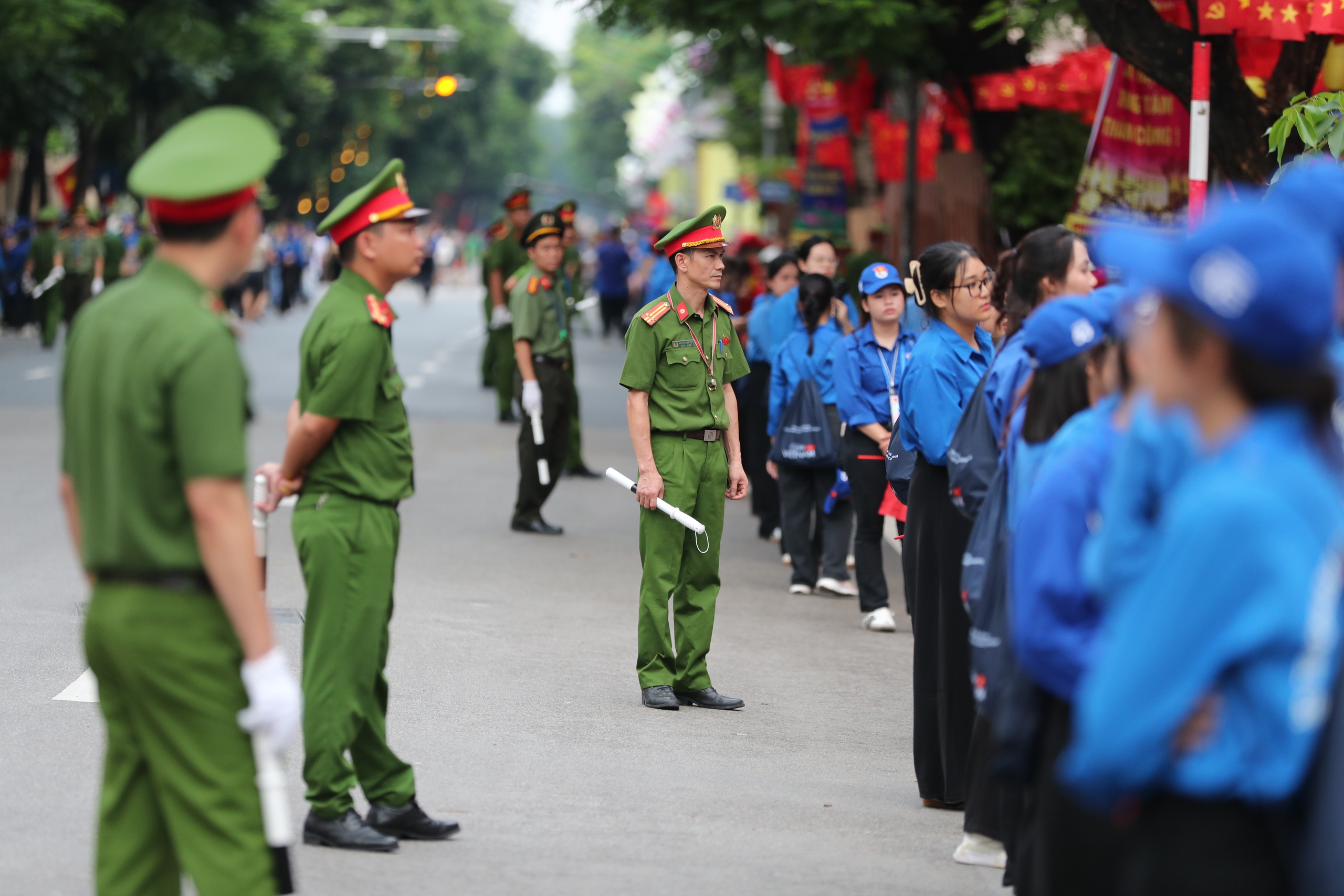 Những khối kh&ocirc;ng t&ecirc;n thầm lặng phục vụ A80 - Ảnh 1.