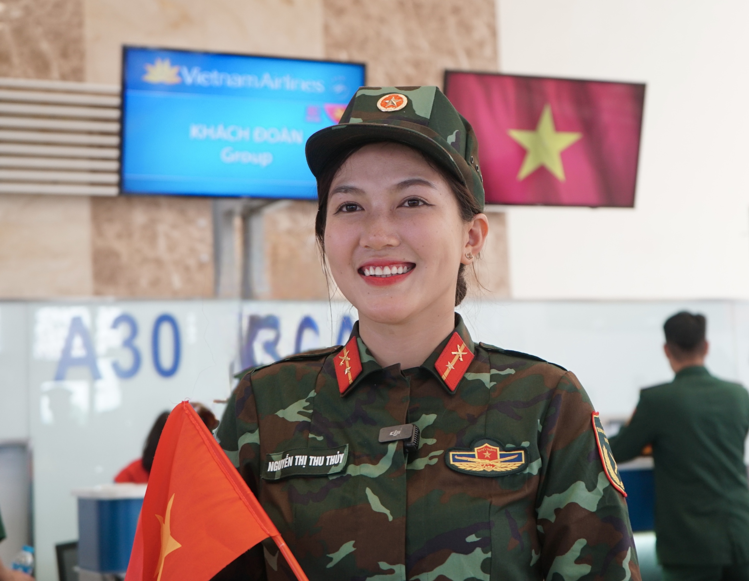 Chuyến bay đặc biệt đưa c&aacute;c nữ chiến sĩ trở về TP HCM sau khi ho&agrave;n th&agrave;nh nhiệm vụ A80- Ảnh 5.