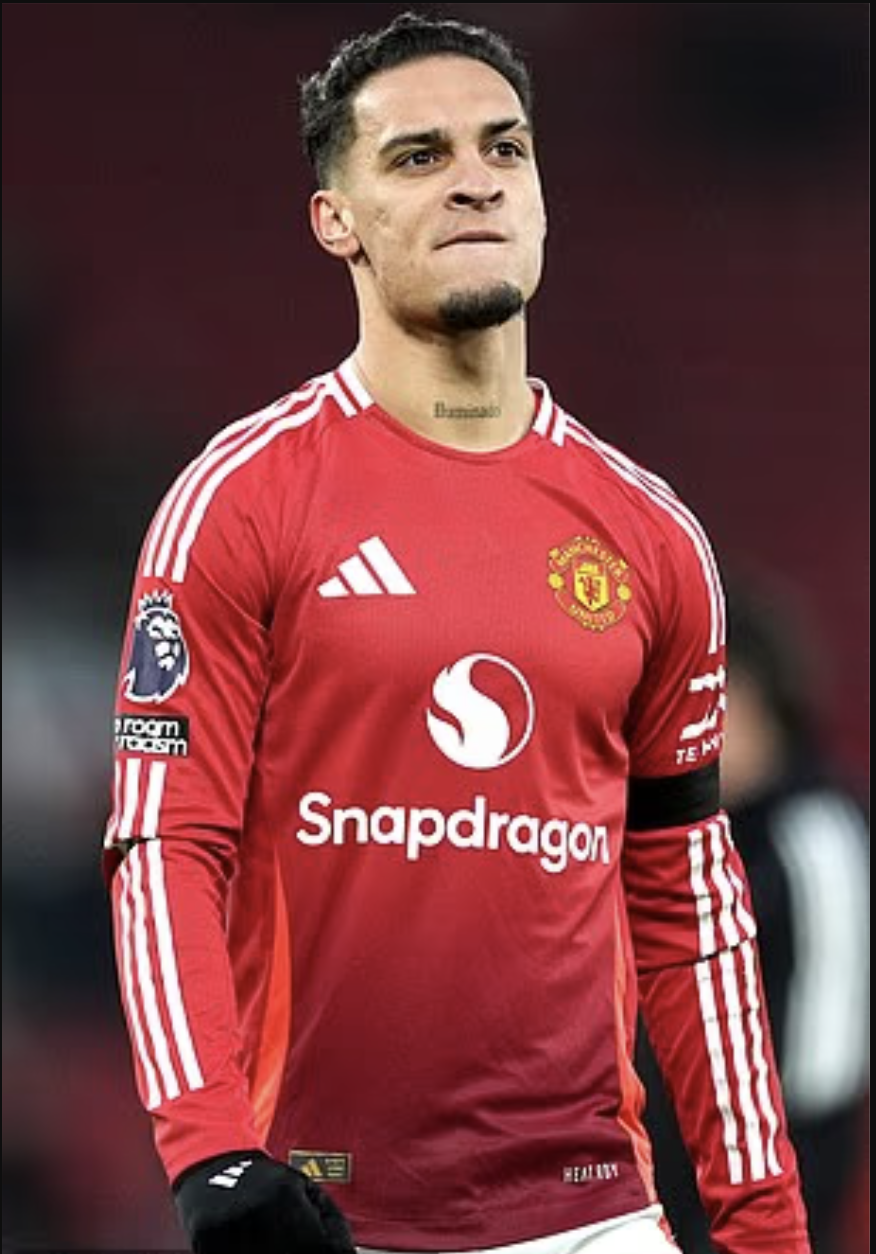 Antony bật kh&oacute;c ng&agrave;y trở lại Real Betis, kh&eacute;p lại &aacute;c mộng tại Man United - Ảnh 4.