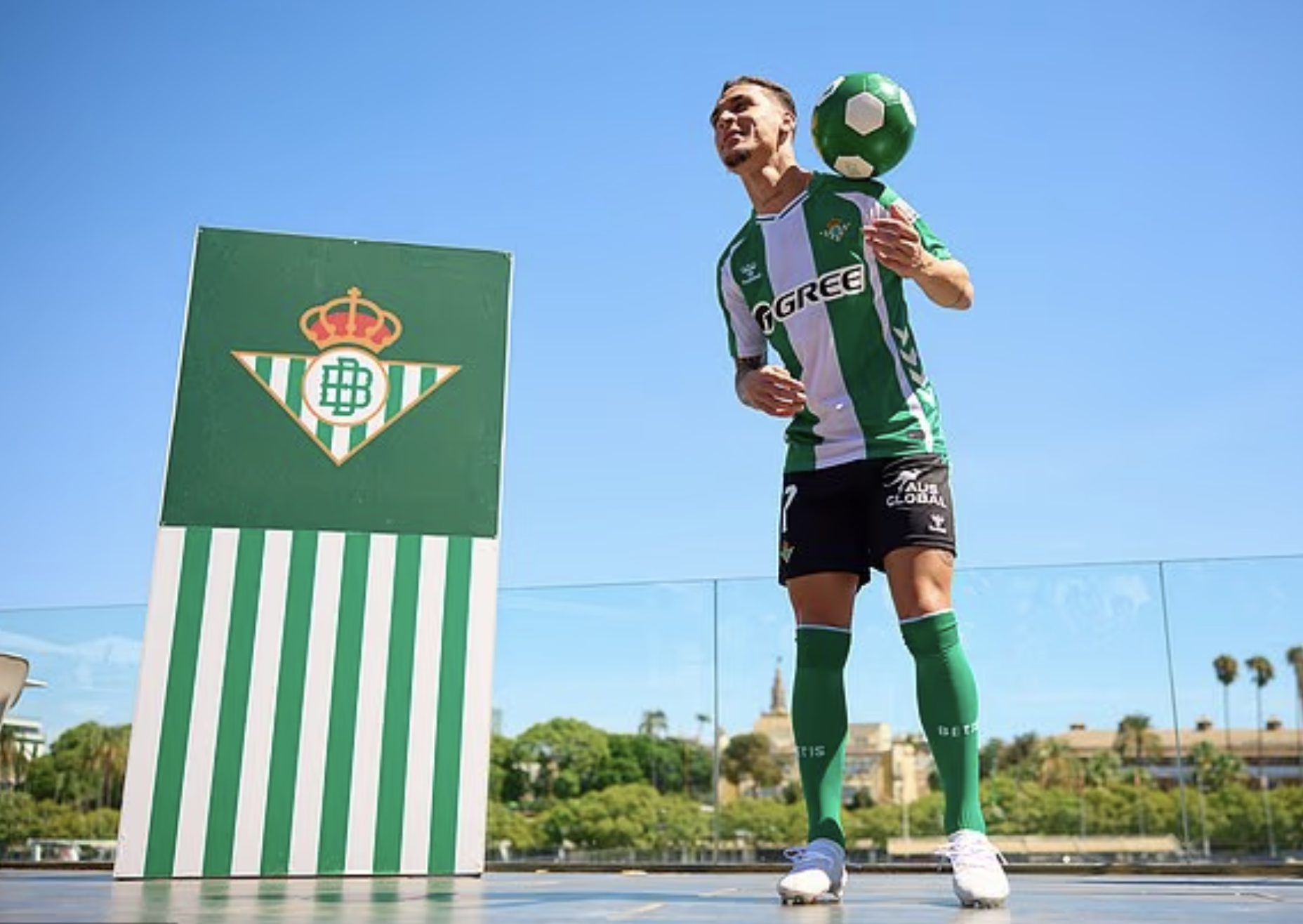 Antony bật kh&oacute;c ng&agrave;y trở lại Real Betis, kh&eacute;p lại &aacute;c mộng tại Man United - Ảnh 5.