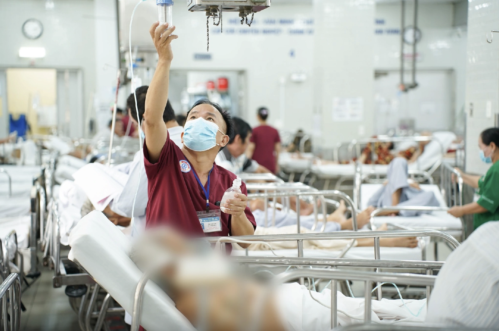 4 ngày lễ, một bệnh viện tiếp nhận hơn 1.000 bệnh nhân cấp cứu - Ảnh 1.