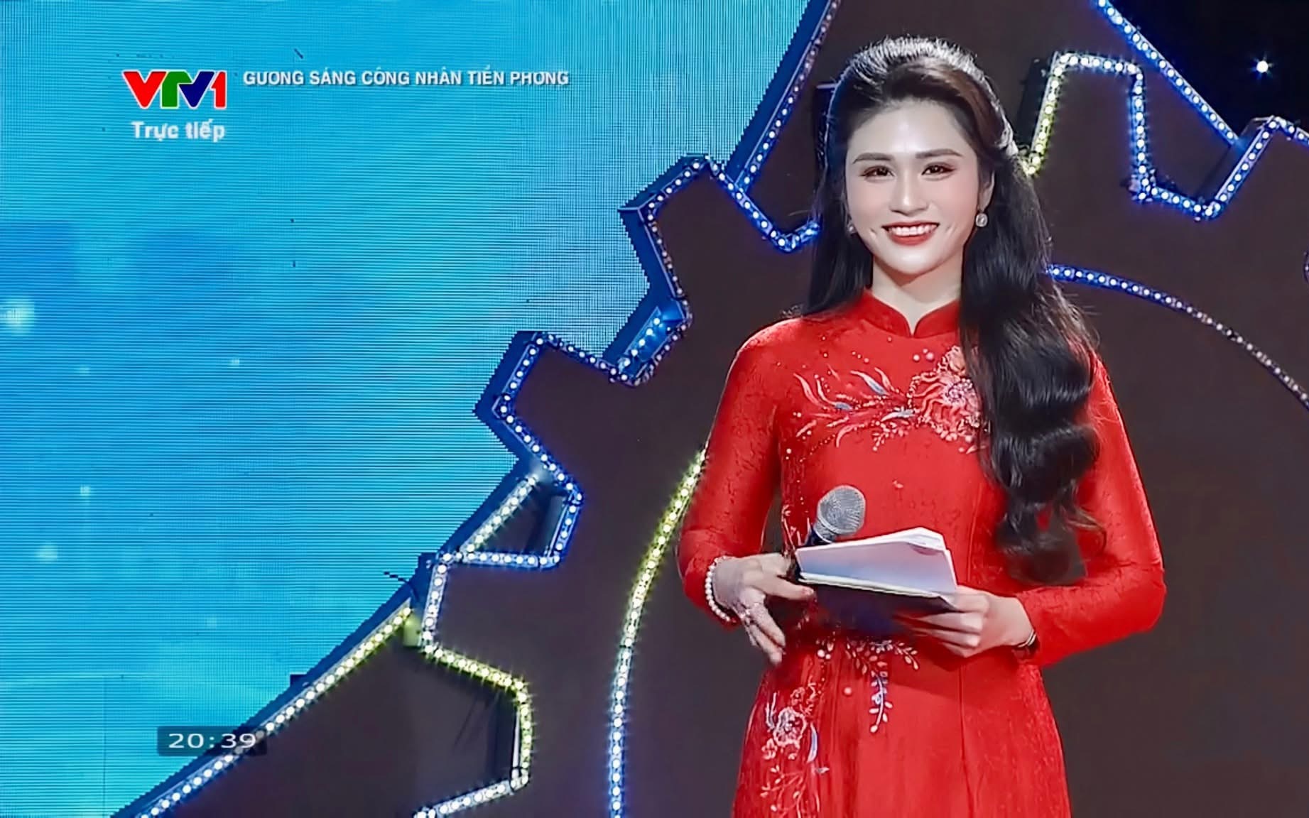 BTV Minh Trang gây sốt ngày Đại lễ Quốc khánh 2-9