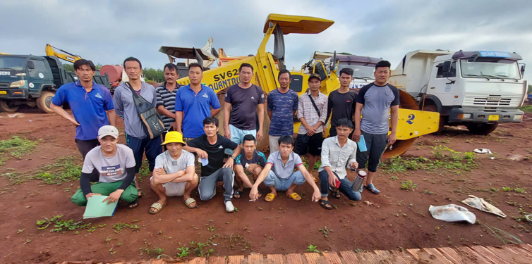 Công nhân khốn đốn vì bị nợ lương - Ảnh 1.