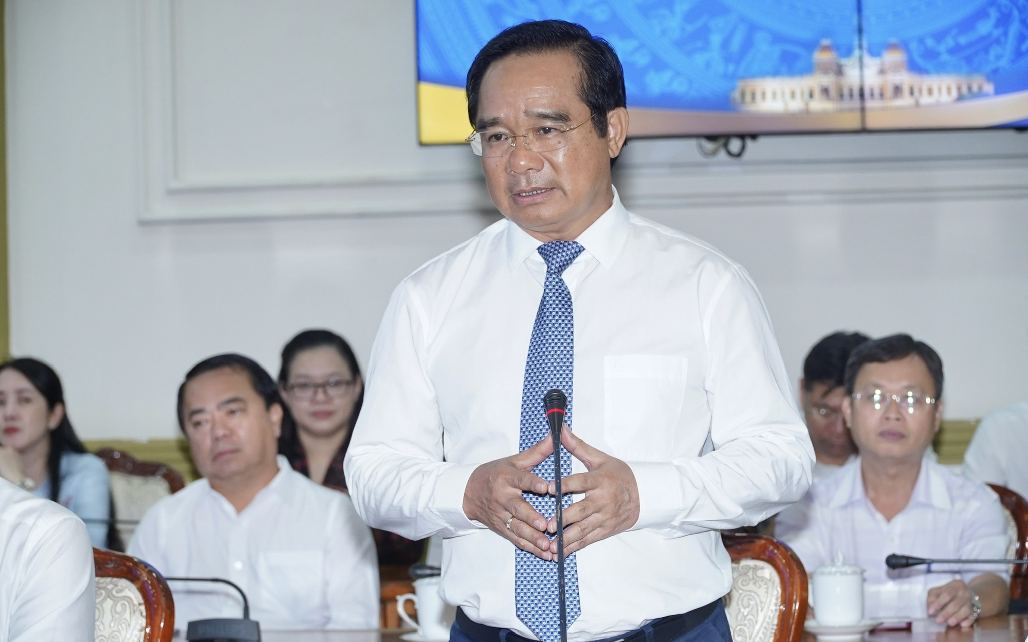 Chủ tịch UBND TP HCM đề nghị cán bộ vừa nhận nhiệm vụ nhanh chóng bắt nhịp với công việc mới