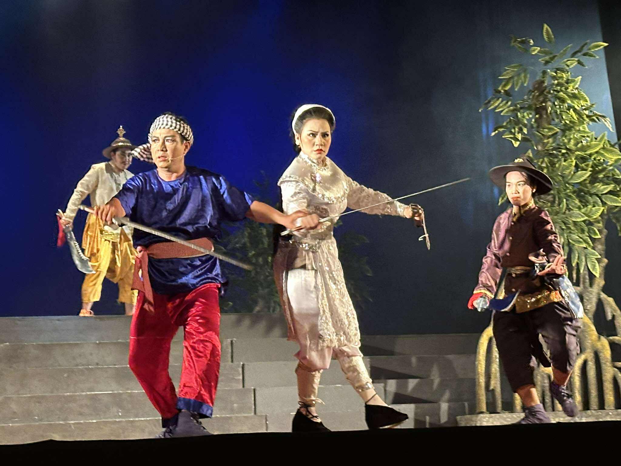 NSND Trần Ngọc Gi&agrave;u chăm ch&uacute;t, d&igrave;u dắt đội ngũ đạo diễn trẻ của s&acirc;n khấu H&aacute;t Bội TP HCM - Ảnh 2.