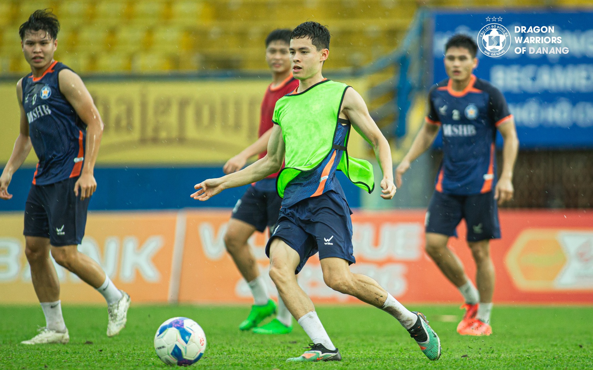 U23 Việt Nam thi đấu ki&ecirc;n cường - Ảnh 3.