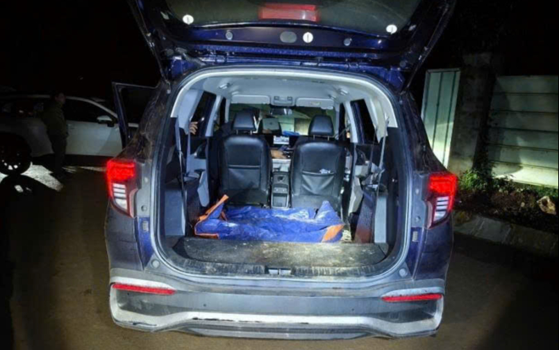 Hai thanh niên mang cả ô tô đi trộm cắp sầu riêng - Ảnh 2.