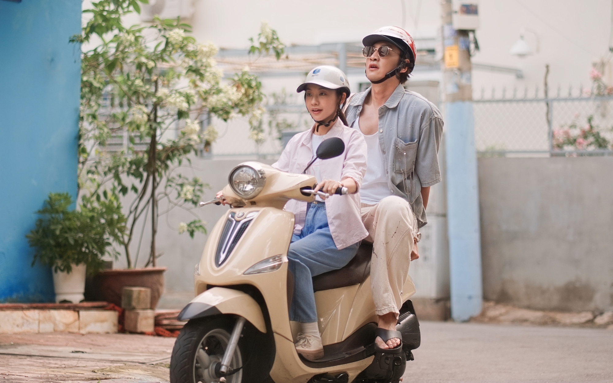 "Hoàng tử châu Á" Lee Kwang-soo "xịt keo" với Duy Khánh, Cù Thị Trà