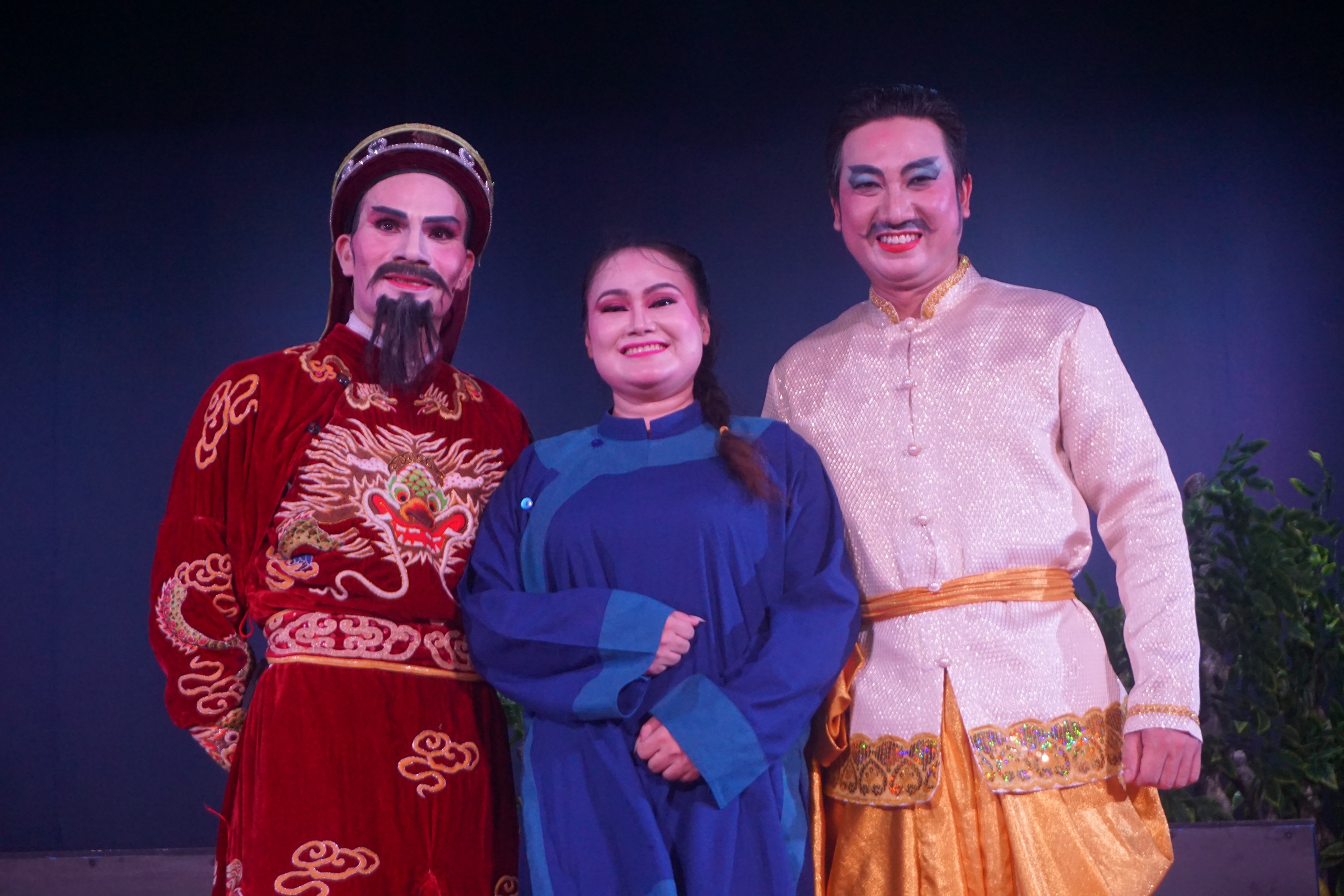 NSND Trần Ngọc Gi&agrave;u chăm ch&uacute;t, d&igrave;u dắt đội ngũ đạo diễn trẻ của s&acirc;n khấu H&aacute;t Bội TP HCM - Ảnh 6.