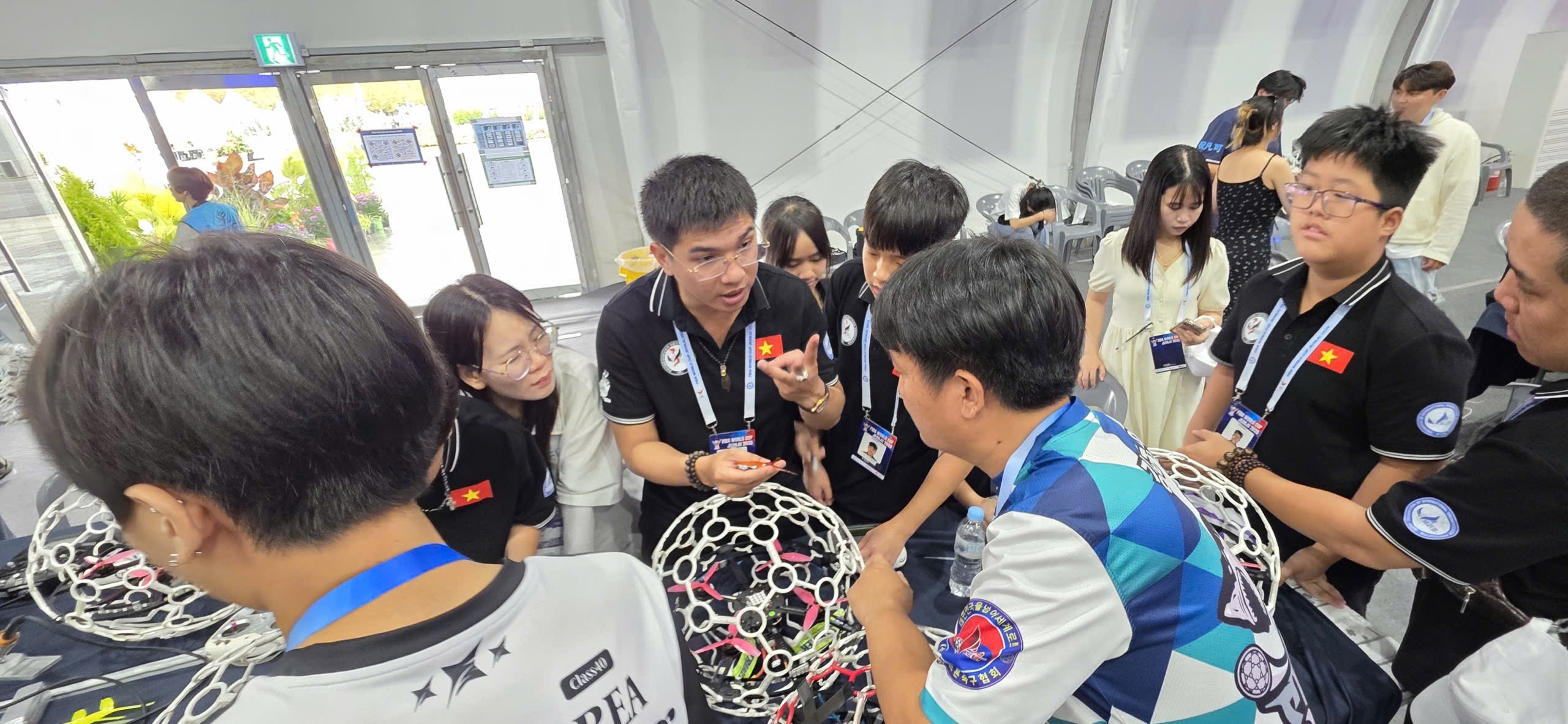 Lần đầu ti&ecirc;n đội tuyển DroneSoccer Việt Nam gi&agrave;nh giải thưởng tại FIDA WorldCup - Ảnh 2.