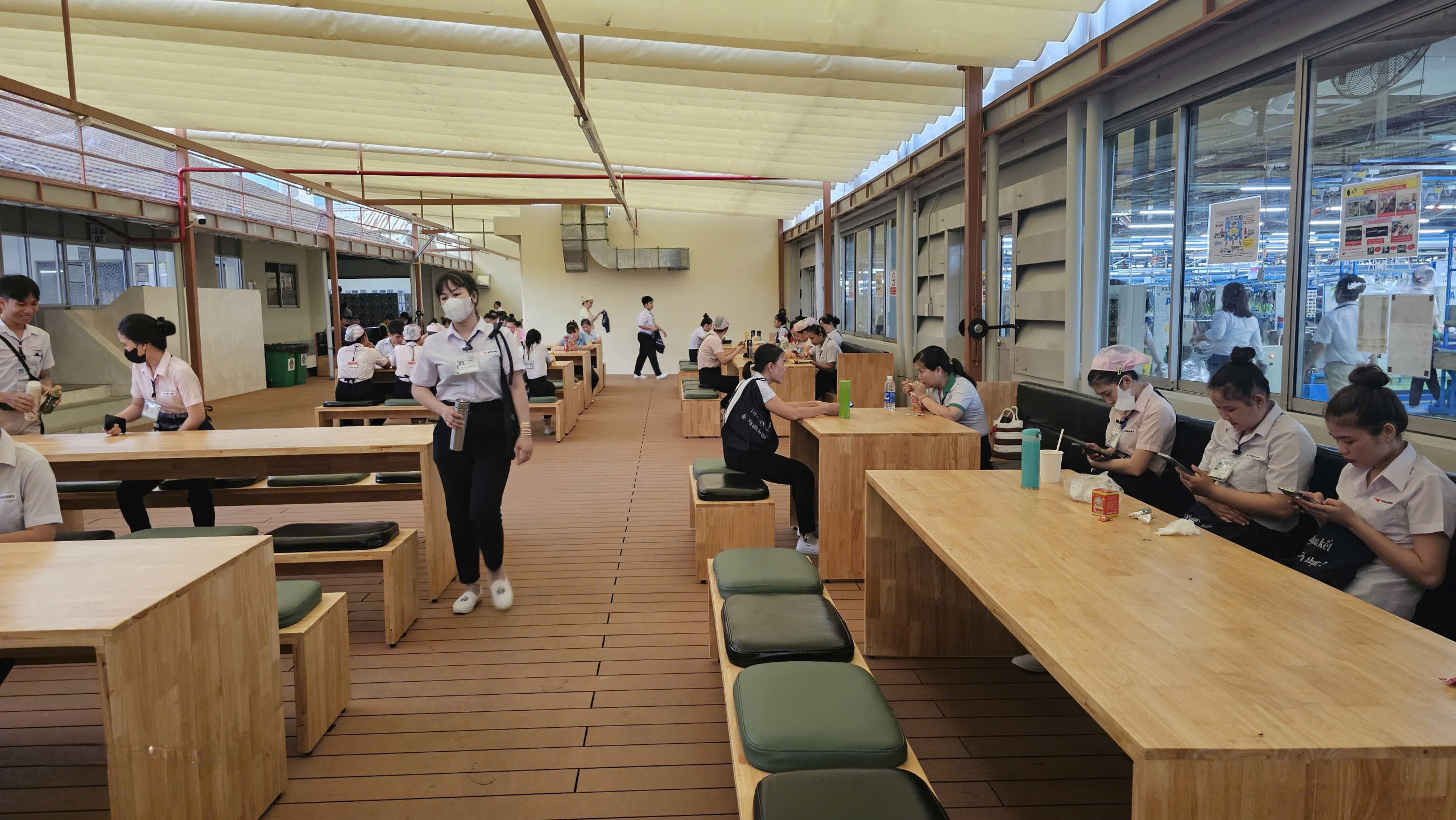 Một doanh nghiệp nước ngo&agrave;i ở TP HCM chi 2 tỉ đồng để l&agrave;m nơi giải tr&iacute; cho người lao động - Ảnh 1.