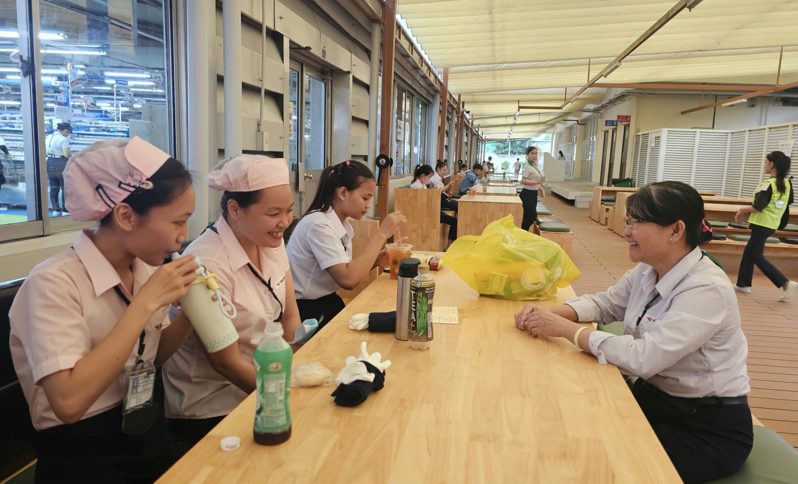 Một doanh nghiệp nước ngo&agrave;i ở TP HCM chi 2 tỉ đồng để l&agrave;m nơi giải tr&iacute; cho người lao động - Ảnh 5.