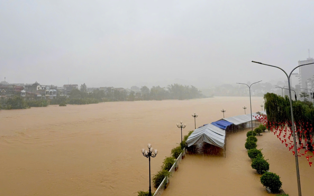 Mưa lũ gây thiệt hại lớn, miền Bắc ngập lụt diện rộng, hàng loạt hồ thủy điện xả lũ
