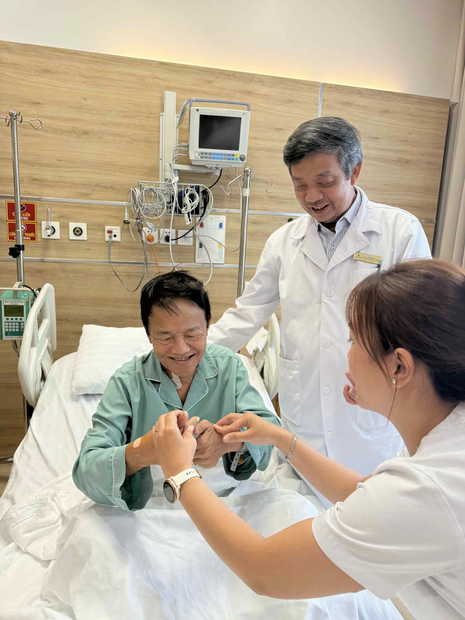 Cuộc thi viết &ldquo;NGƯỜI THẦY THUỐC TRONG T&Ocirc;I&rdquo;: Nhờ &acirc;n nh&acirc;n, t&ocirc;i được t&aacute;i sinh - Ảnh 1.