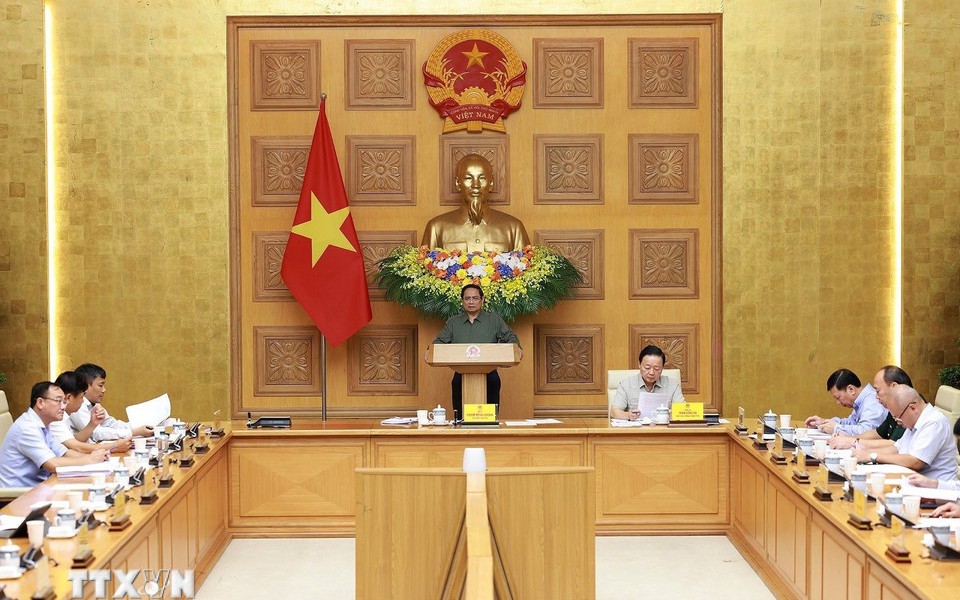 Thủ tướng chia buồn, chia sẻ với gia đình, địa phương bị thiệt hại do bão số 10
