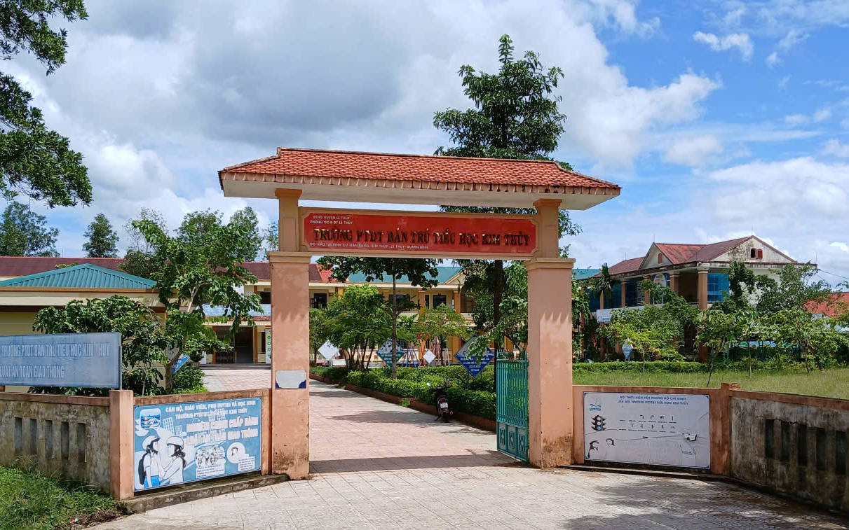 Phụ huynh "tẩy chay" nữ hiệu phó, gần 80 học sinh đồng loạt nghỉ học