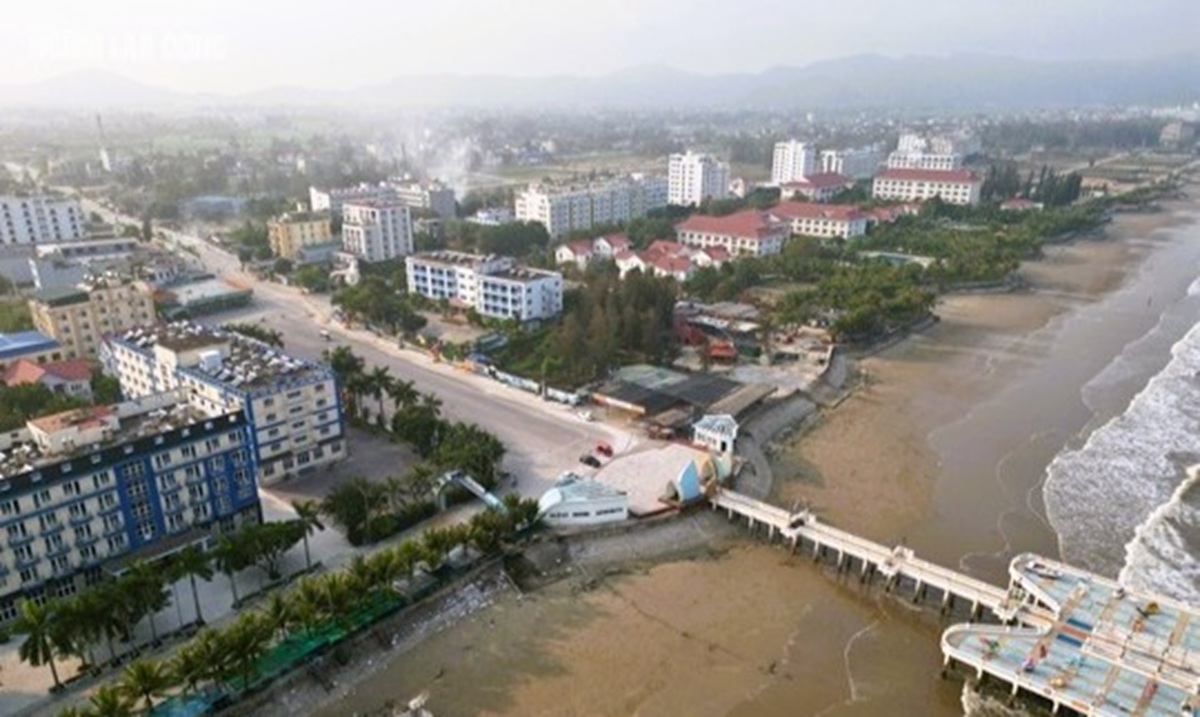 Bãi biển nổi tiếng ở Thanh Hóa tơi tả sau bão số 10 Bualoi - Ảnh 18.