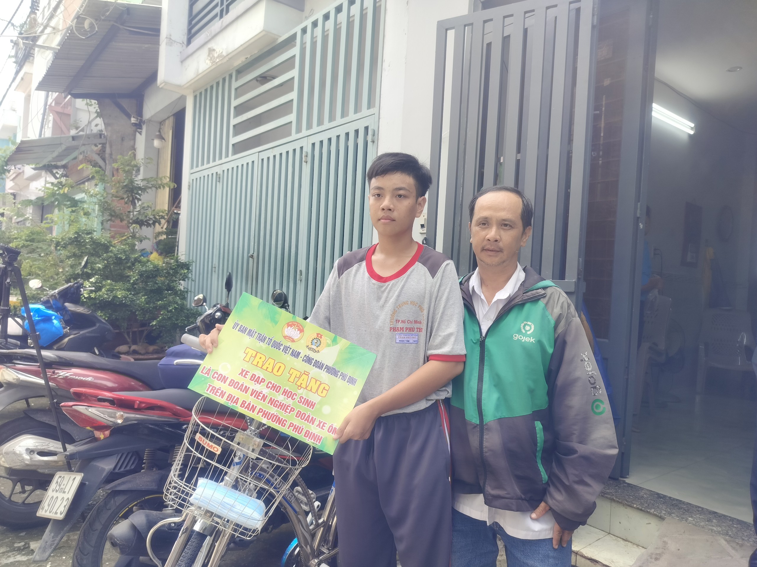 LĐLĐ TP HCM hỗ trợ gia đ&igrave;nh đo&agrave;n vi&ecirc;n nghiệp đo&agrave;n đặc biệt kh&oacute; khăn - Ảnh 4.