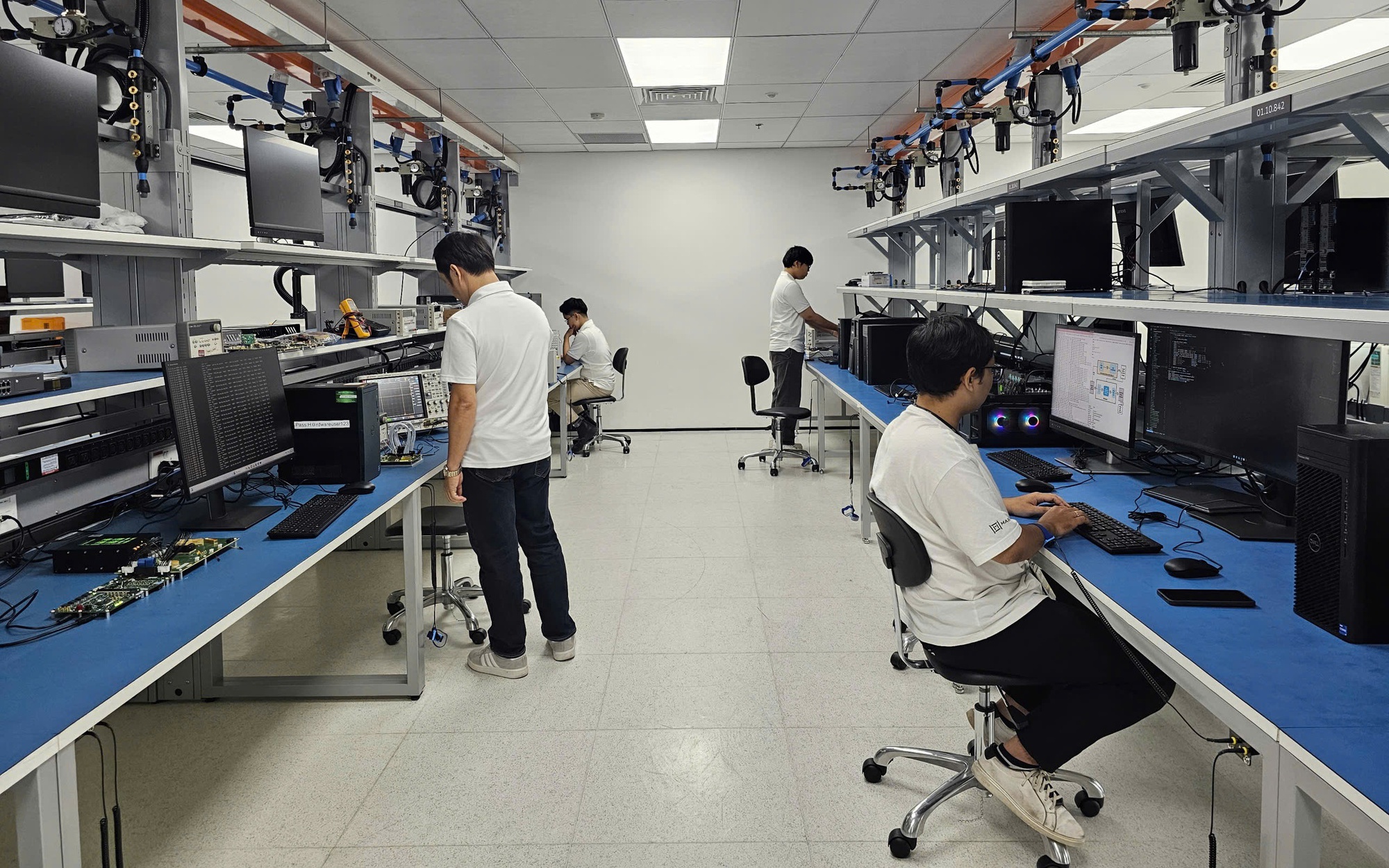TP HCM: Lấy ph&aacute;t triển nh&acirc;n lực chất lượng cao l&agrave;m nền tảng bứt ph&aacute; ng&agrave;nh vi mạch b&aacute;n dẫn - Ảnh 3.