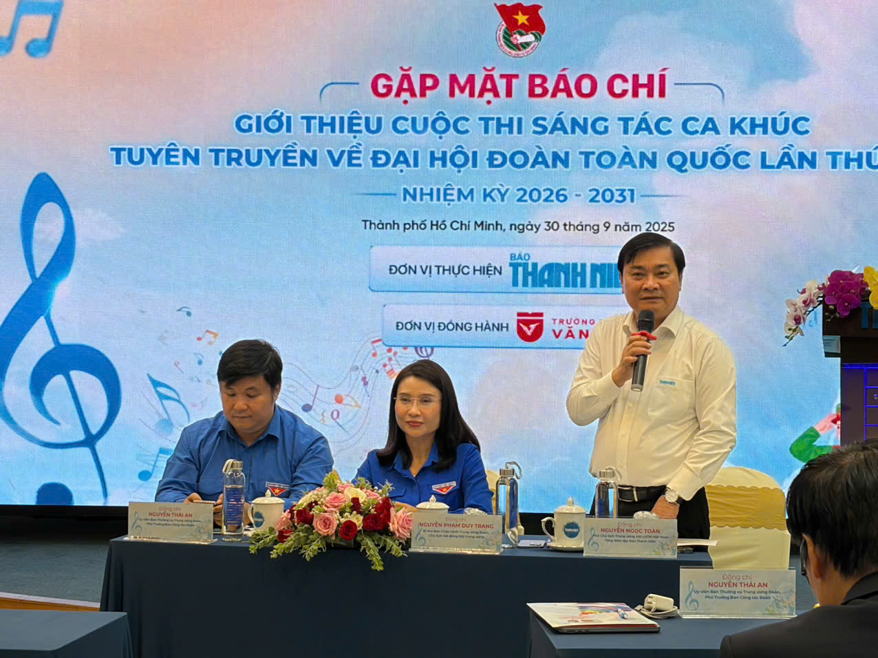 B&aacute;o Thanh Ni&ecirc;n ph&aacute;t động cuộc thi s&aacute;ng t&aacute;c ca kh&uacute;c tuy&ecirc;n truyền - Ảnh 1.
