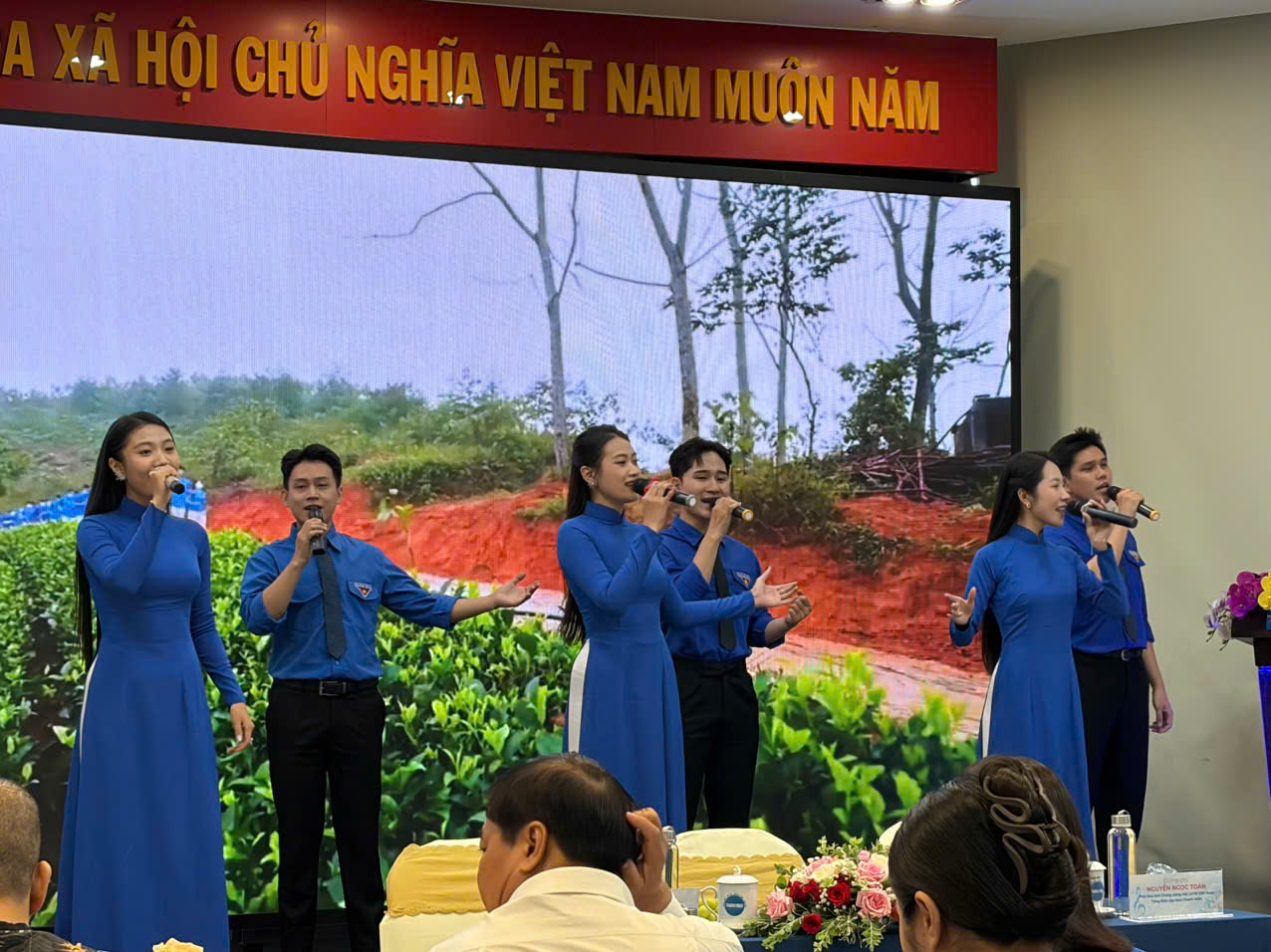 B&aacute;o Thanh Ni&ecirc;n ph&aacute;t động cuộc thi s&aacute;ng t&aacute;c ca kh&uacute;c tuy&ecirc;n truyền - Ảnh 3.