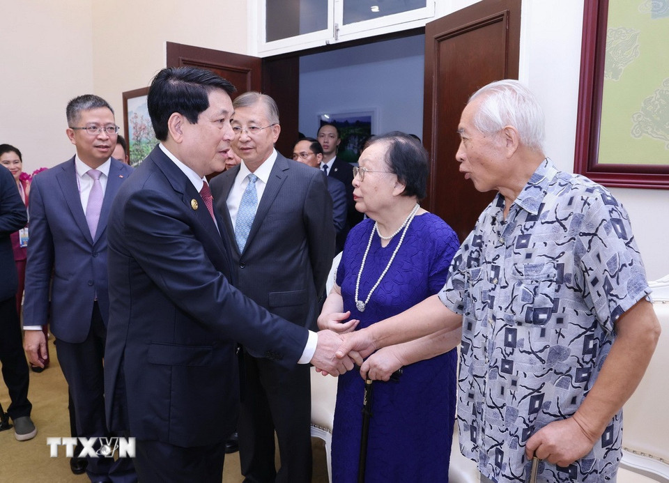 Chủ tịch nước Lương Cường xúc động gặp mặt gia đình các nhân sĩ hữu nghị Trung Quốc- Ảnh 4.