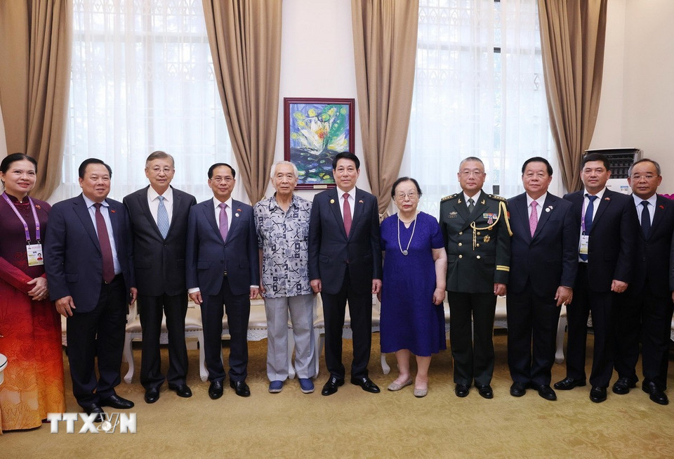 Chủ tịch nước Lương Cường xúc động gặp mặt gia đình các nhân sĩ hữu nghị Trung Quốc- Ảnh 6.