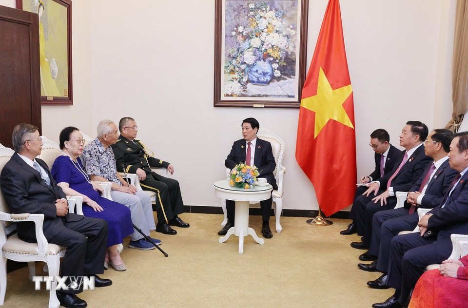 Chủ tịch nước Lương Cường xúc động gặp mặt gia đình các nhân sĩ hữu nghị Trung Quốc- Ảnh 5.