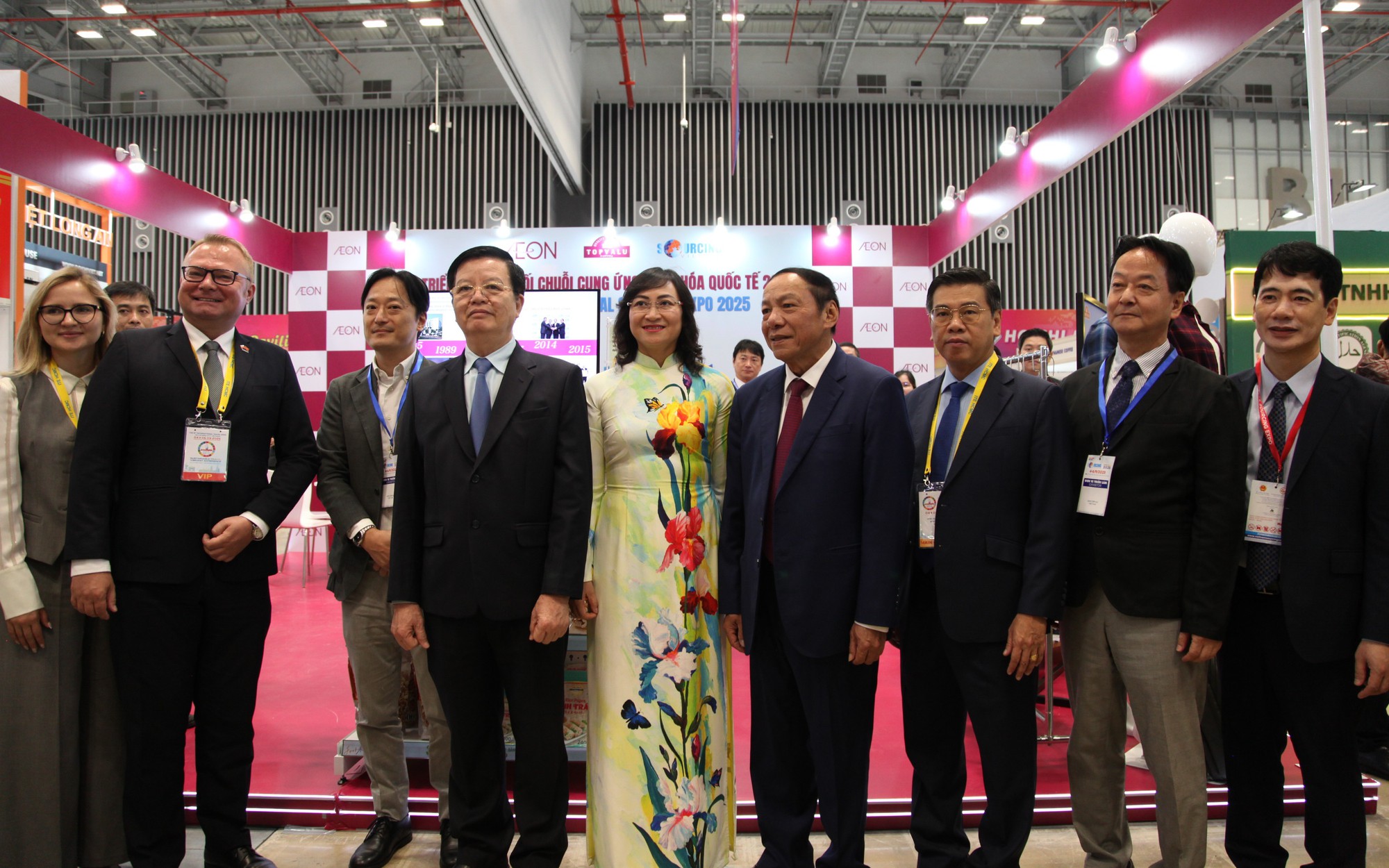Du lịch bứt phá với hai trụ cột chuyển đổi