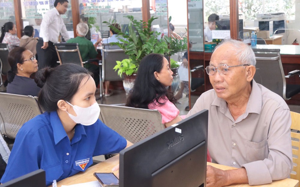 Tận tâm, chu đáo phục vụ người dân