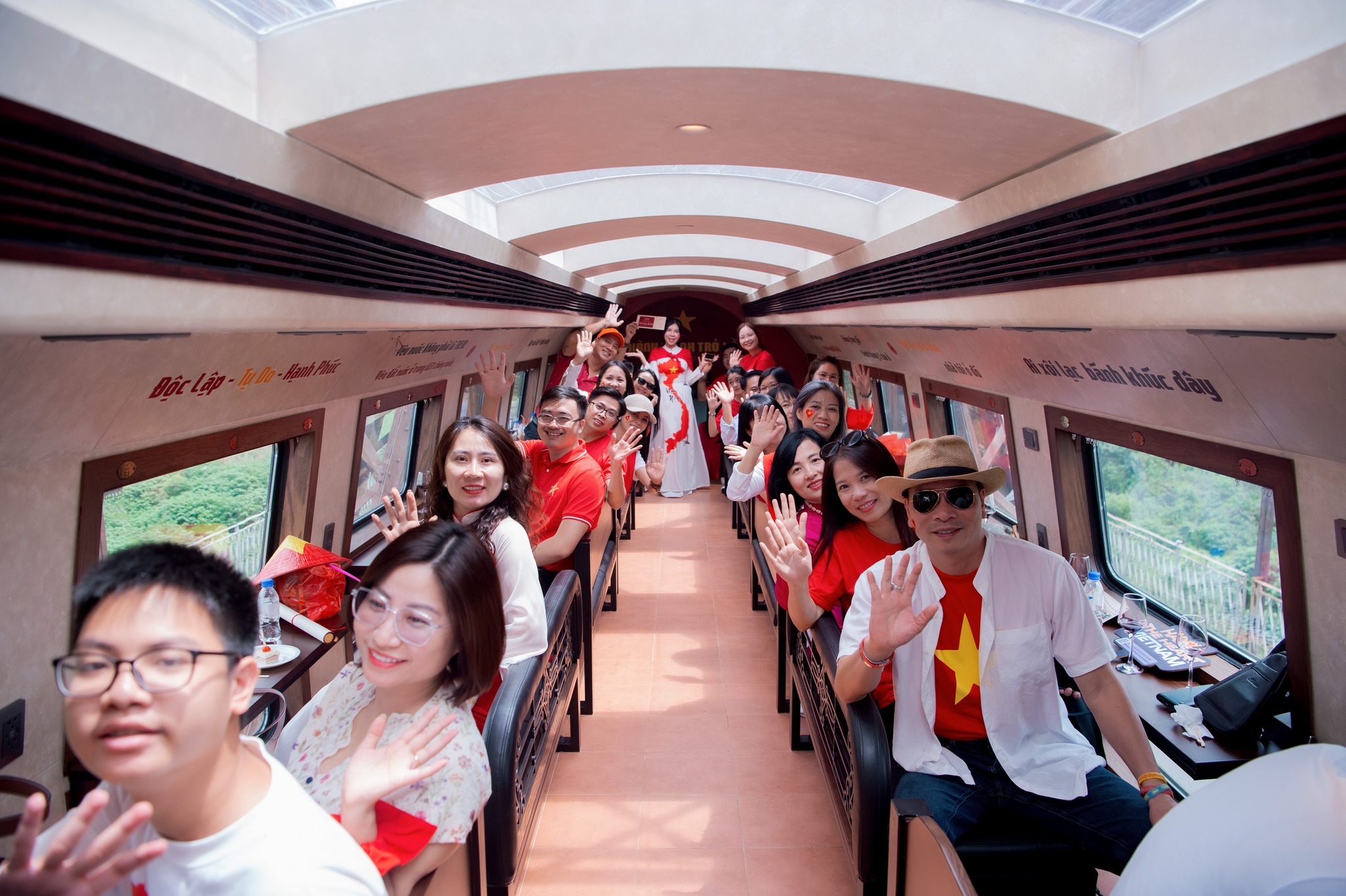 Đoàn tàu di sản độc đáo- Ảnh 2.