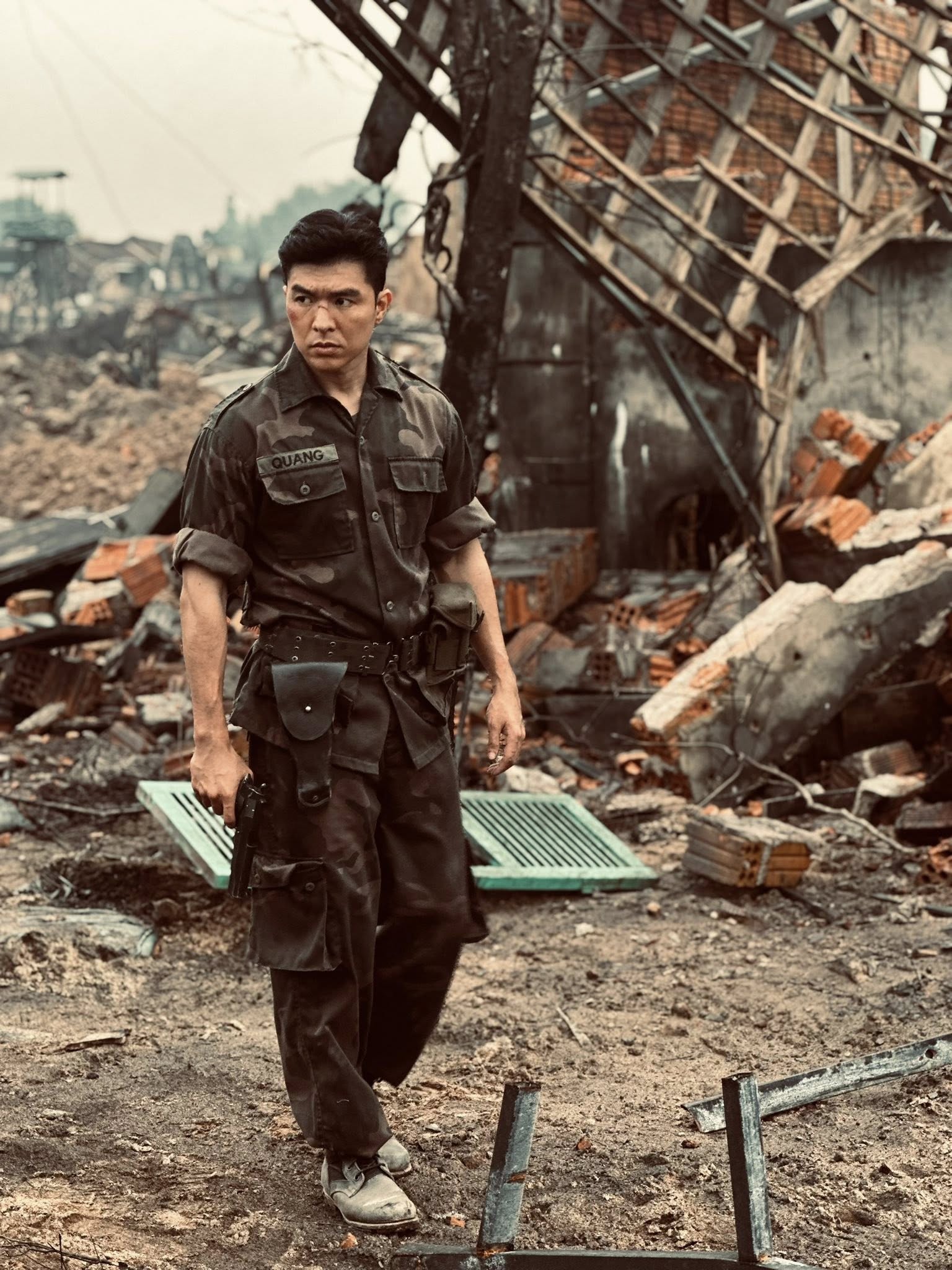 Steven Nguyễn g&acirc;y sốt với vai phản diện Quang trong "Mưa đỏ"- Ảnh 4.