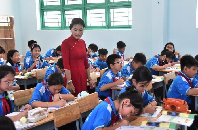 Năm học 2025-2026: Lương nhà giáo tăng từ 2-7 triệu đồng- Ảnh 1.