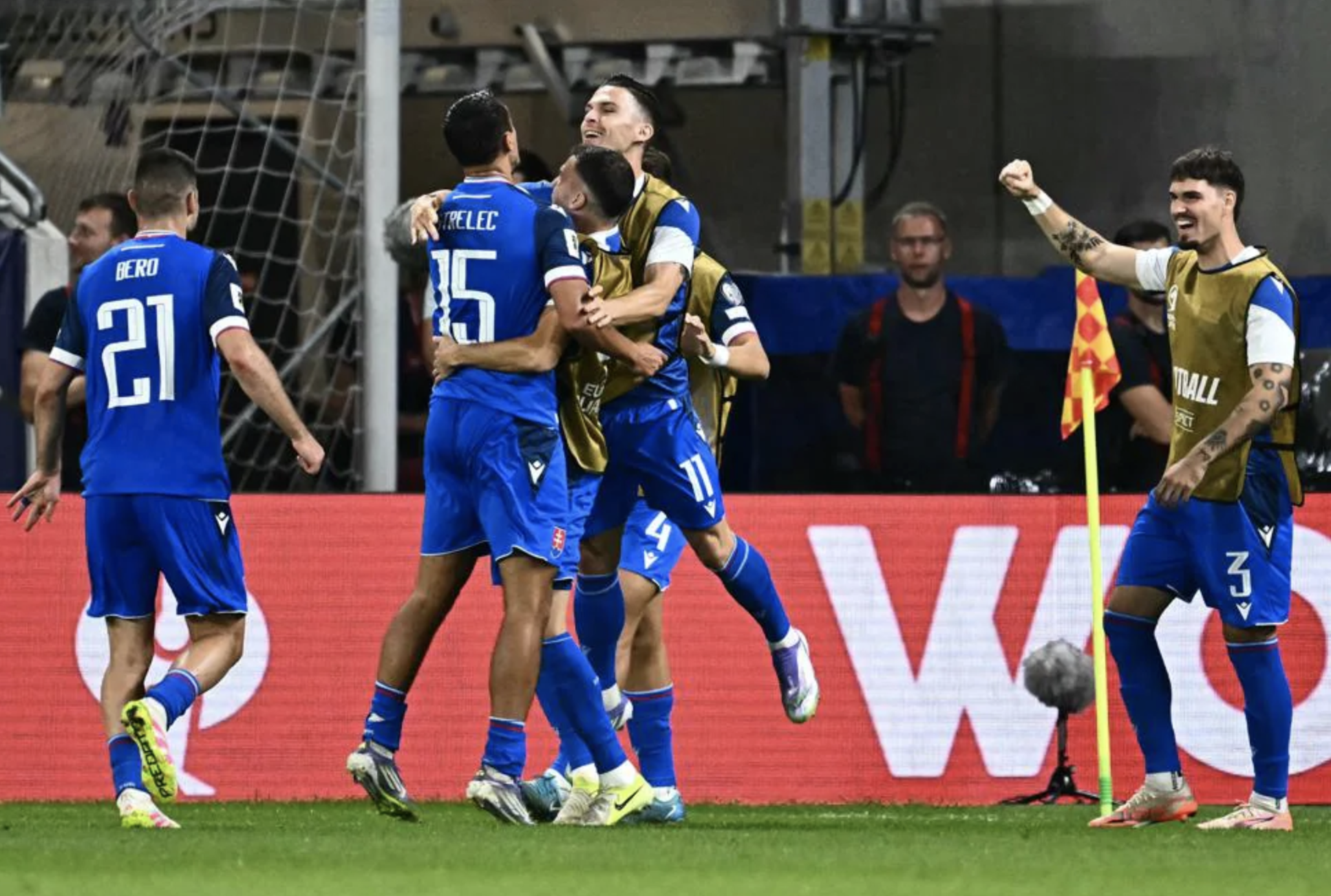 Địa chấn ở Bratislava, Slovakia quật ngã tuyển Đức vòng loại World Cup - Ảnh 5.