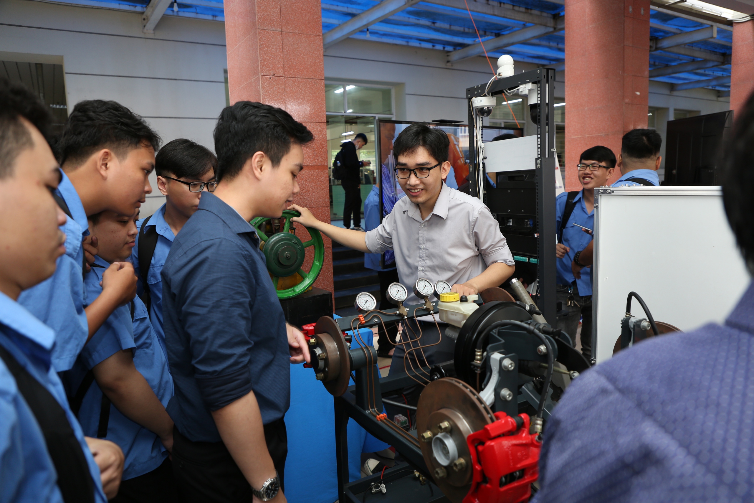 Trường nghề chuẩn bị từ A-Z cho lễ khai giảng đặc biệt- Ảnh 3.