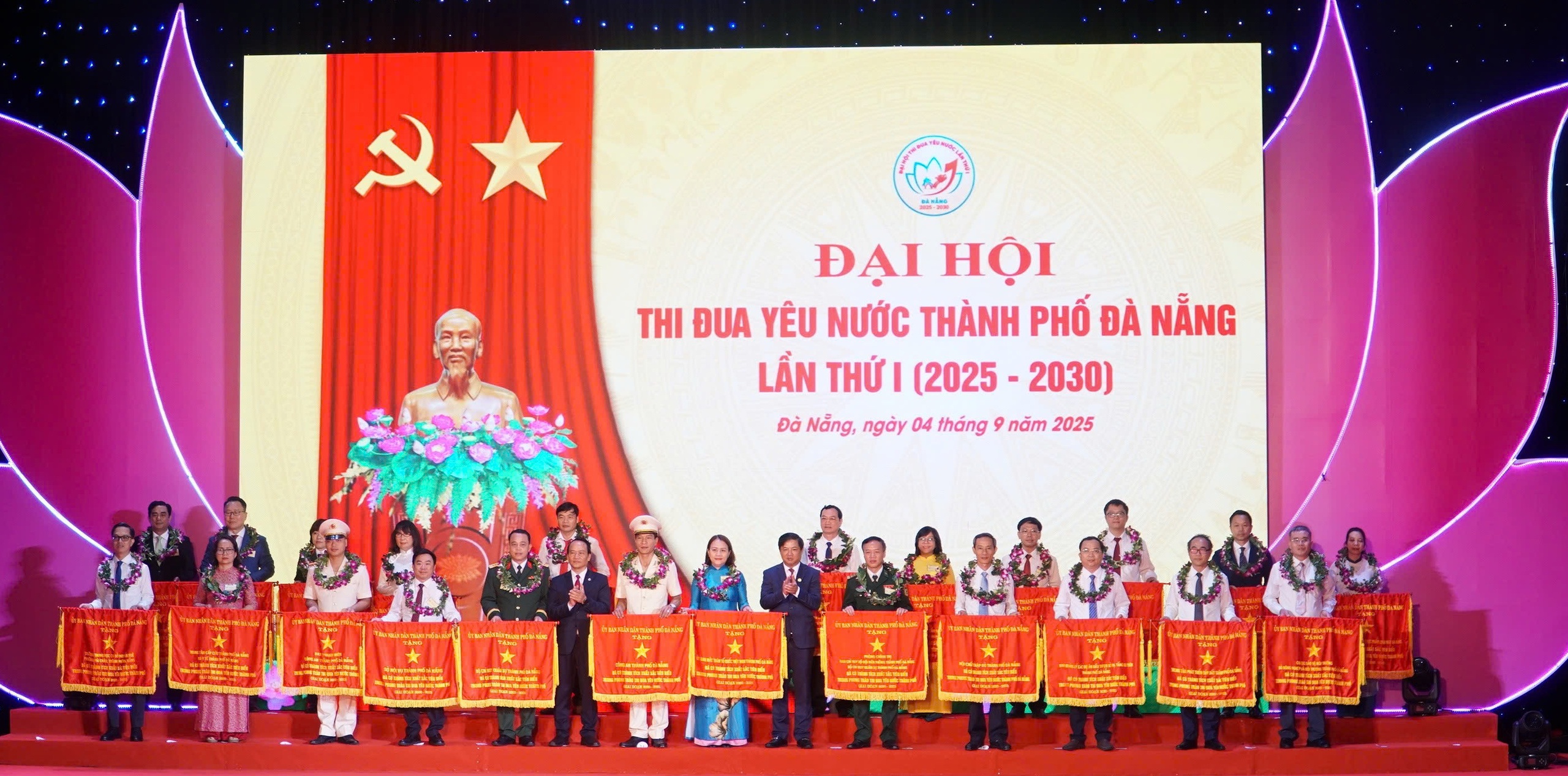 Chủ tịch Đà Nẵng: Thi đua yêu nước là động lực xây dựng thành phố hiện đại, giàu bản sắc
- Ảnh 2.