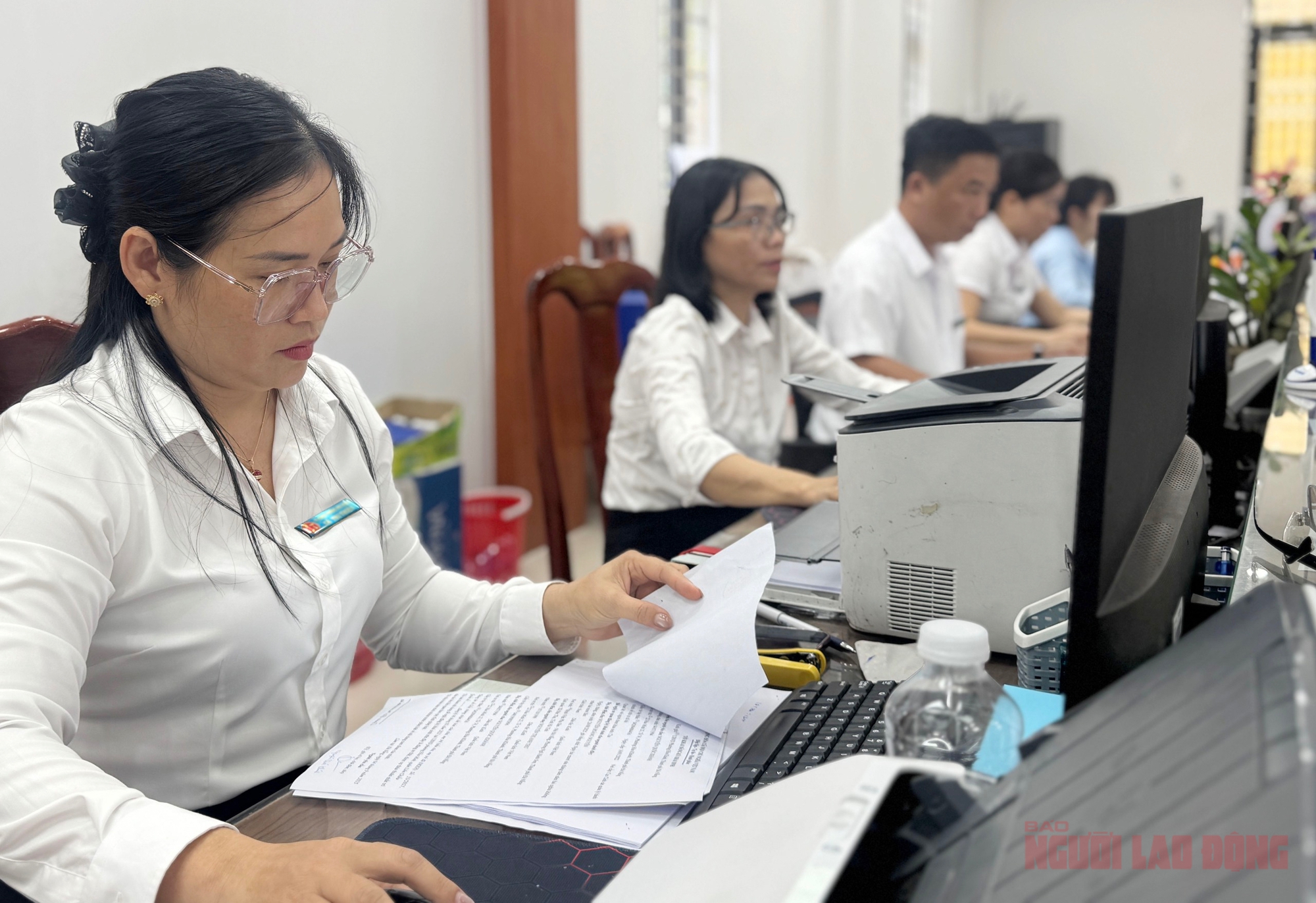 Tận mắt quy tr&igrave;nh c&ocirc;ng chức k&yacute; chứng thực chỉ mất v&agrave;i ph&uacute;t tại một phường ở Đ&agrave; Nẵng- Ảnh 2.