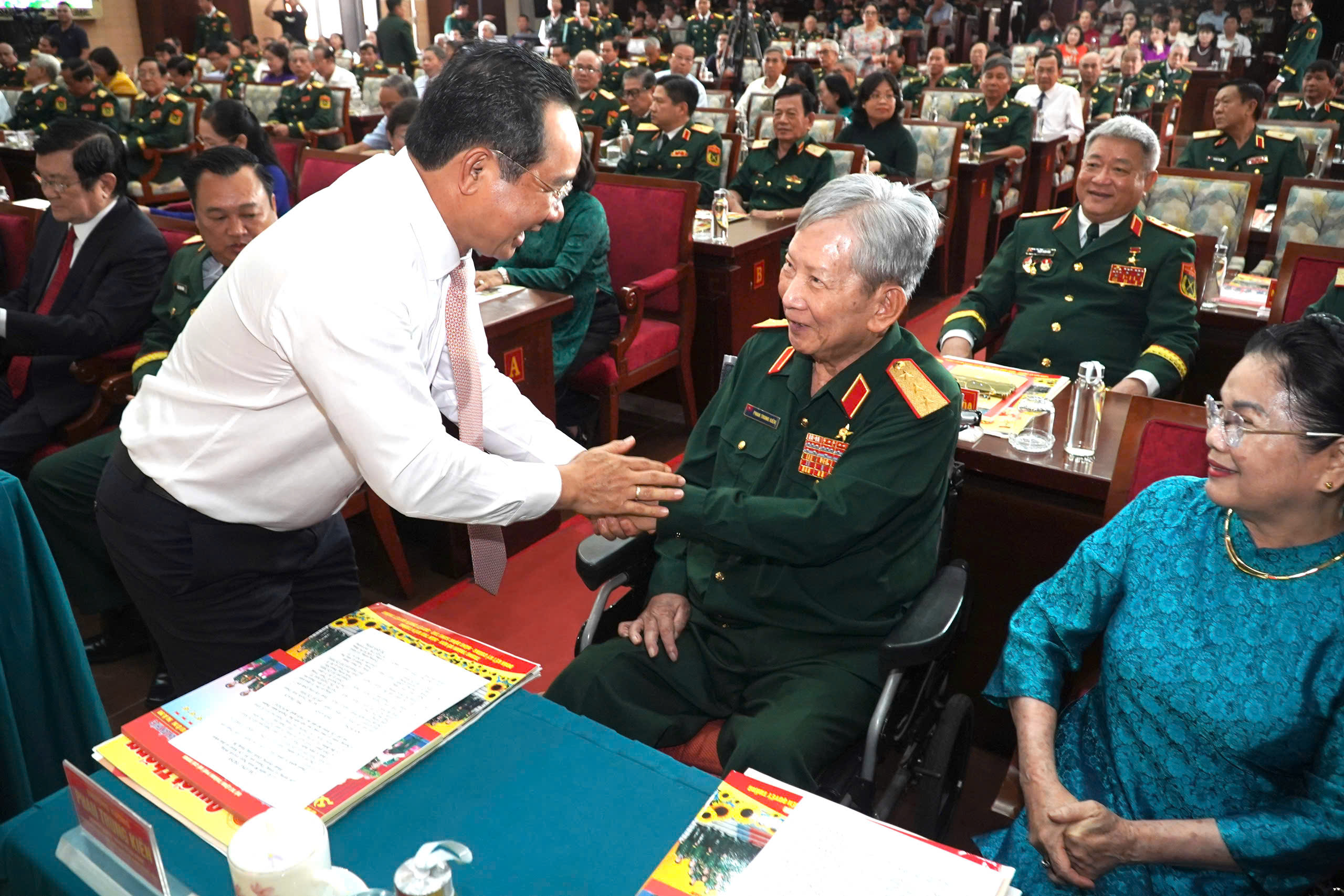 B&iacute; thư Th&agrave;nh ủy TP HCM Trần Lưu Quang dự Lễ kỷ niệm 80 năm Ng&agrave;y truyền thống LLVT th&agrave;nh phố - Ảnh 2.