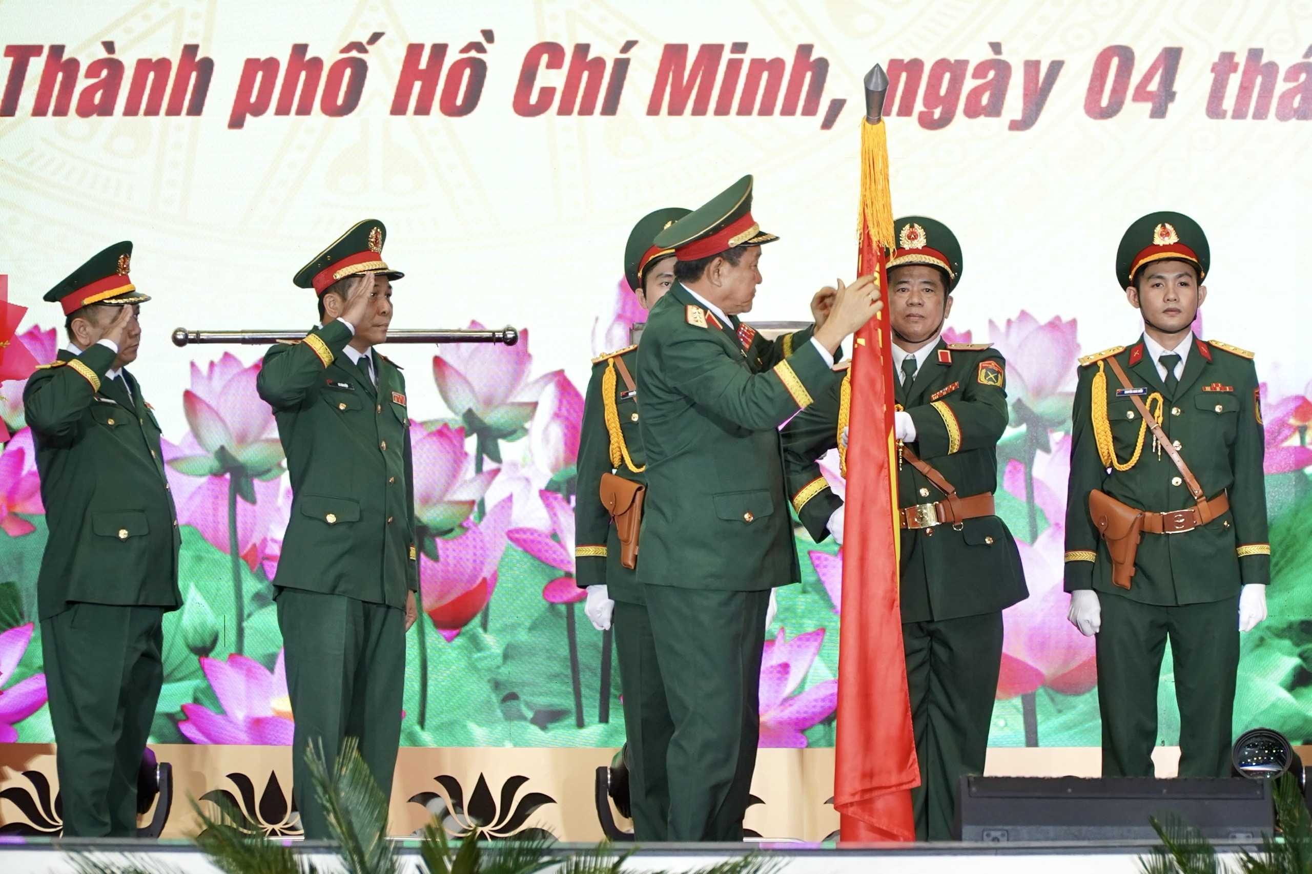 Bộ Tư lệnh TP HCM đ&oacute;n nhận Hu&acirc;n chương Qu&acirc;n c&ocirc;ng hạng Ba- Ảnh 2.