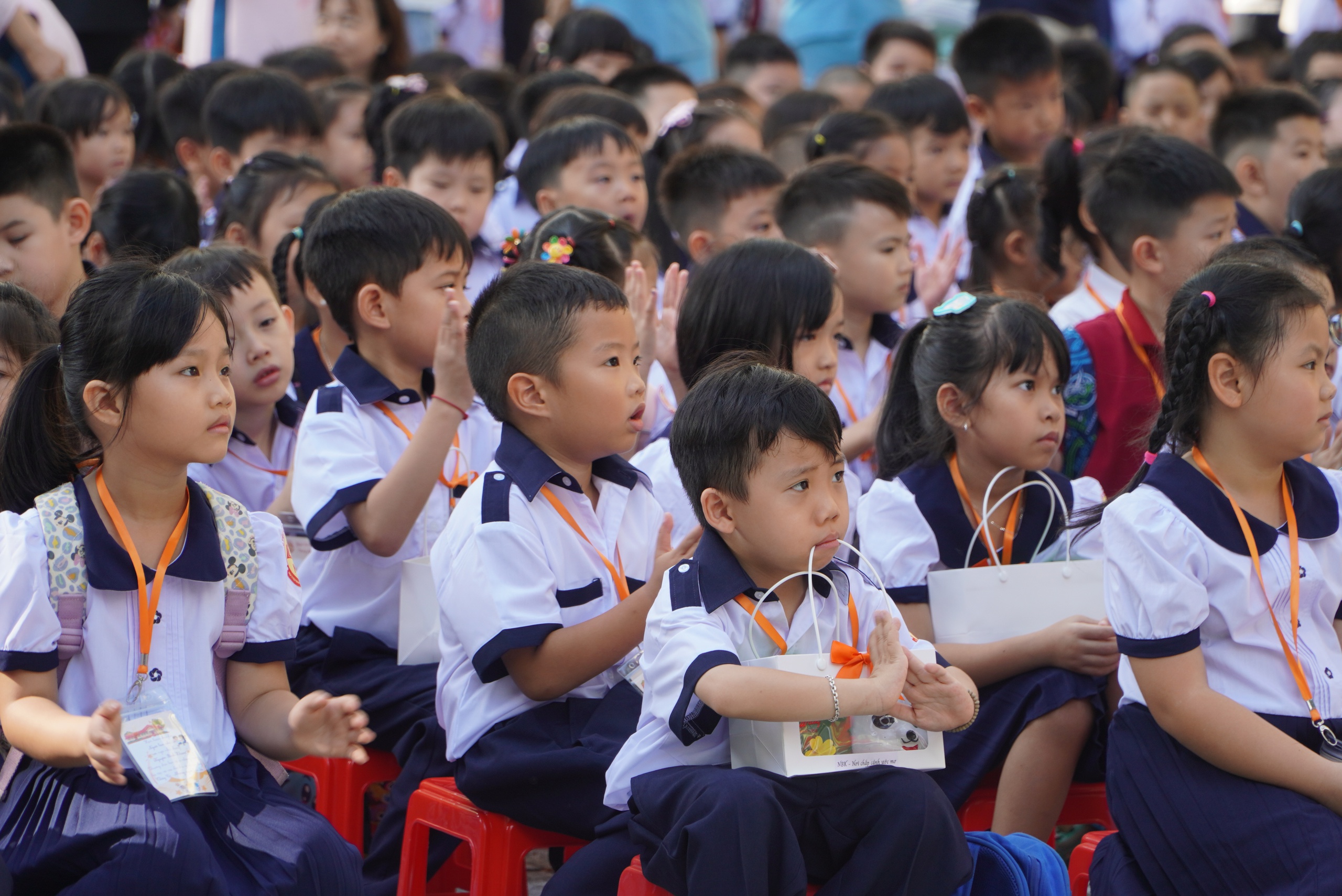 Tưng bừng khai giảng năm học mới đặc biệt chưa từng có - Ảnh 1.