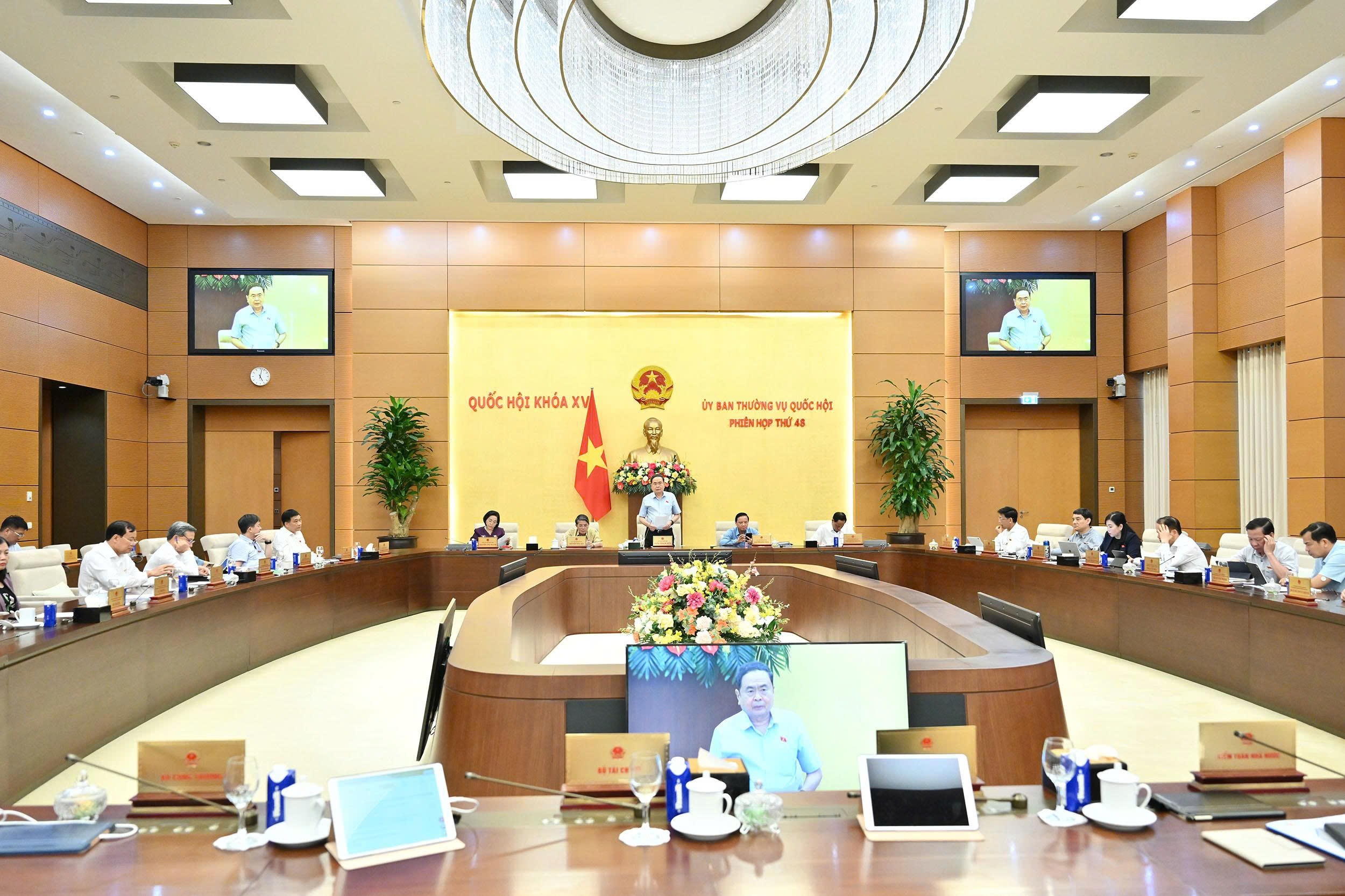 Ủy ban Thường vụ Quốc hội thảo luận công tác Phòng chống tham nhũng - Ảnh 1.