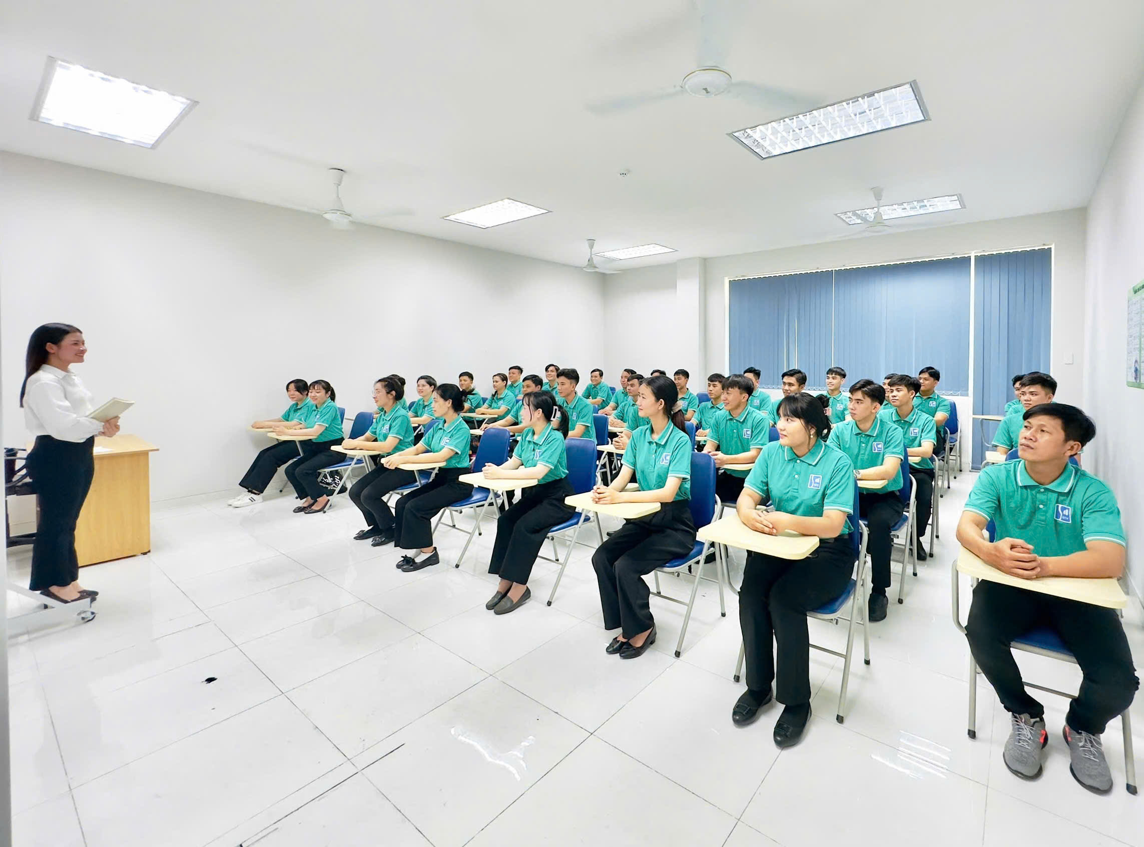 Xuất khẩu lao động gặp khó- Ảnh 1.